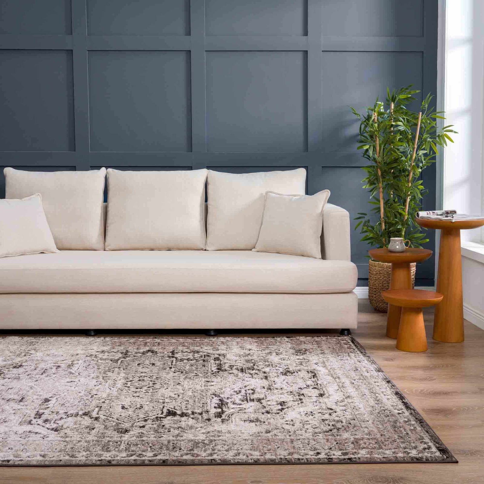 Alfombra Albie en color carbón y beige - Ofertas especiales