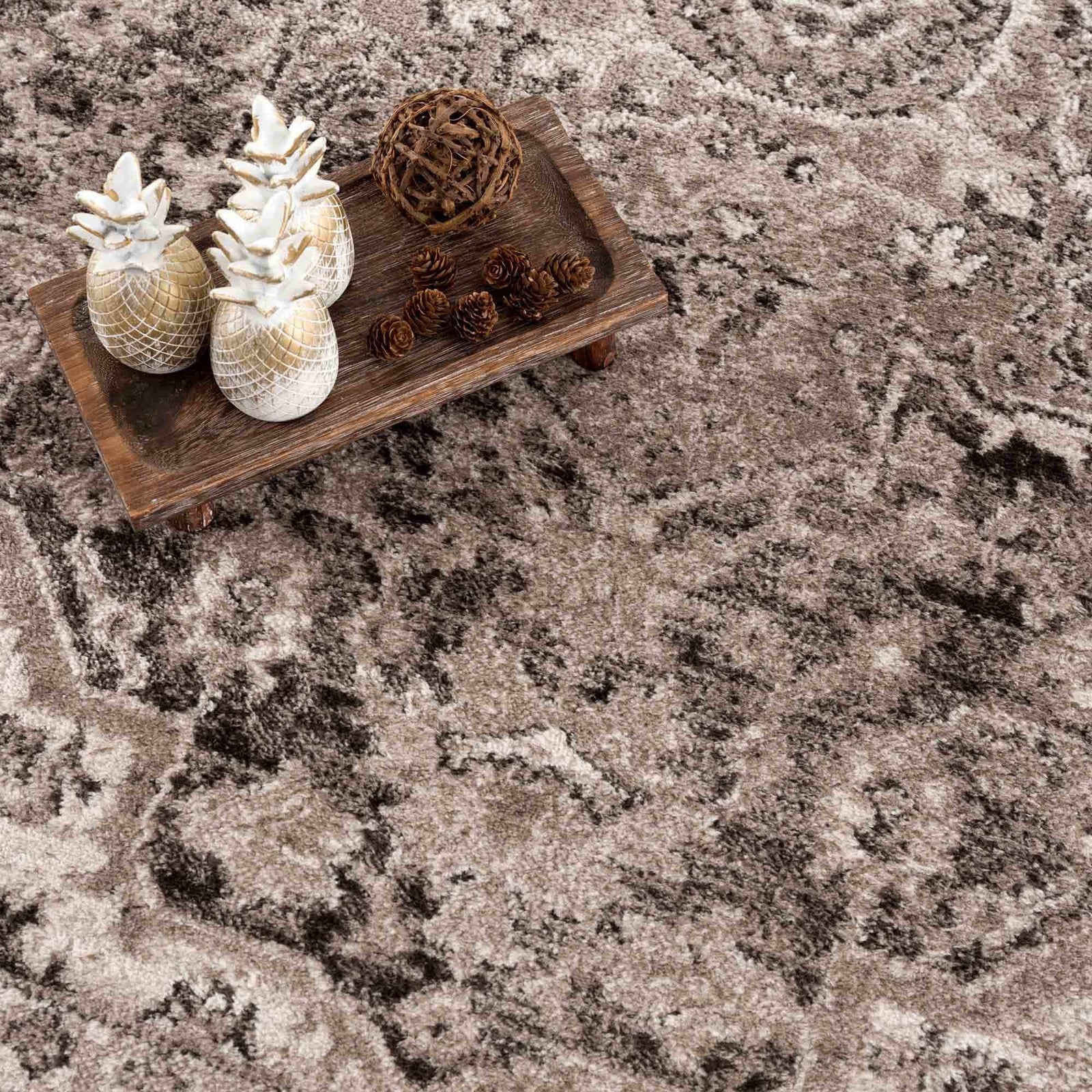 Alfombra Albie en color carbón y beige - Ofertas especiales