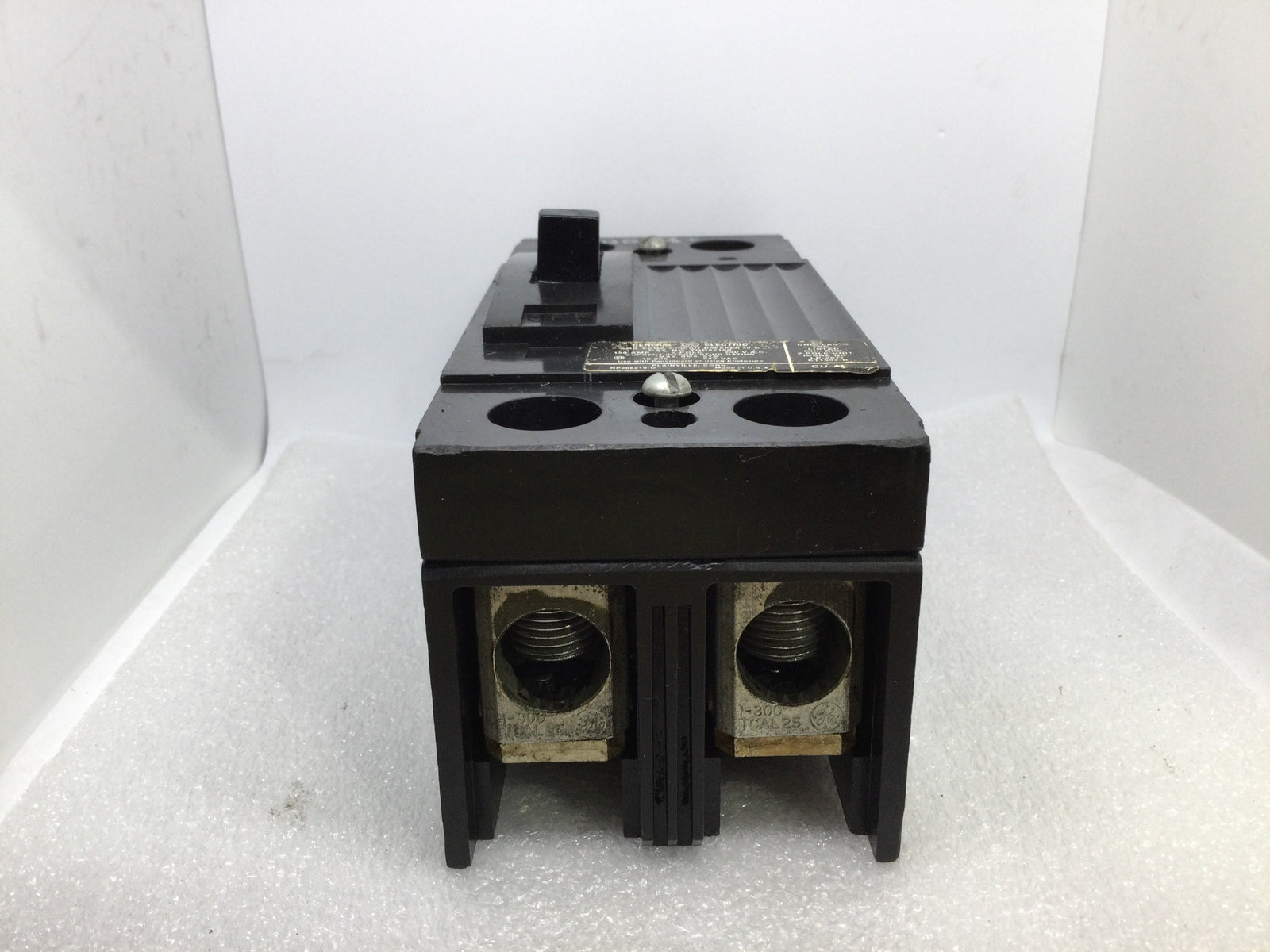 Disyuntor General Electric TQD22150 de 150 amperios, 2 polos y 240 V