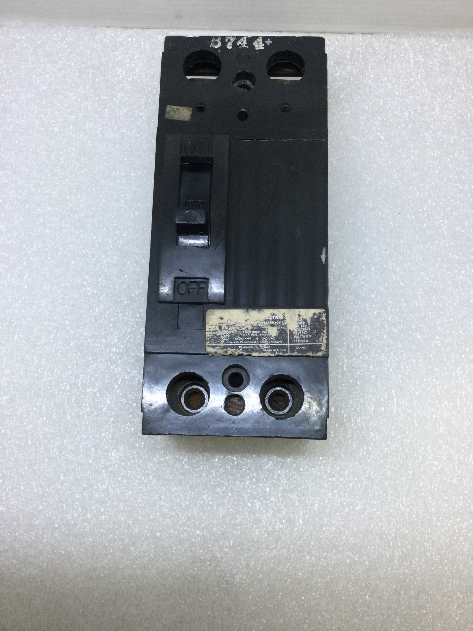 Disyuntor General Electric TQD22150 de 150 amperios, 2 polos y 240 V