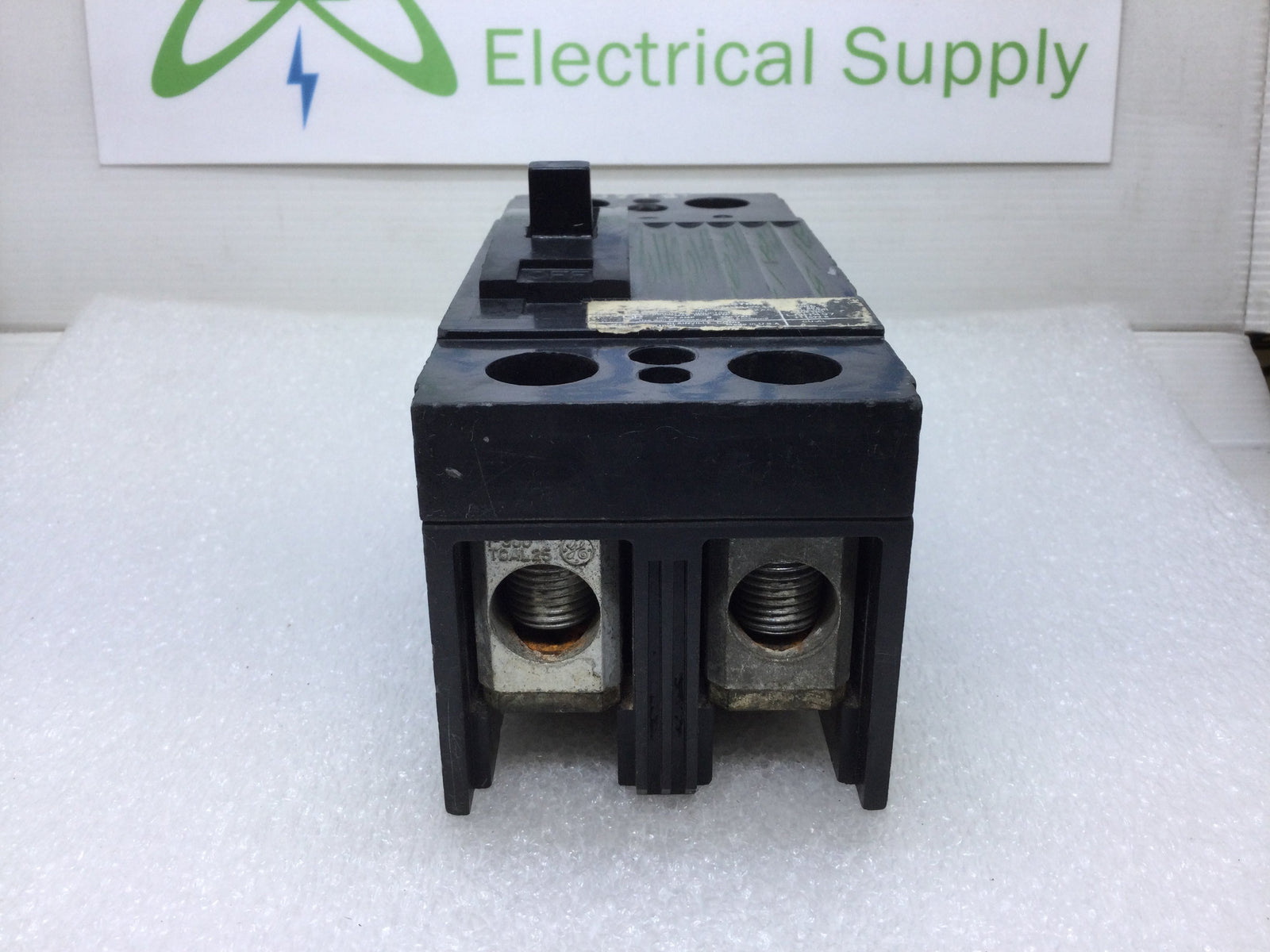 Disyuntor General Electric TQD22150 de 150 amperios, 2 polos y 240 V