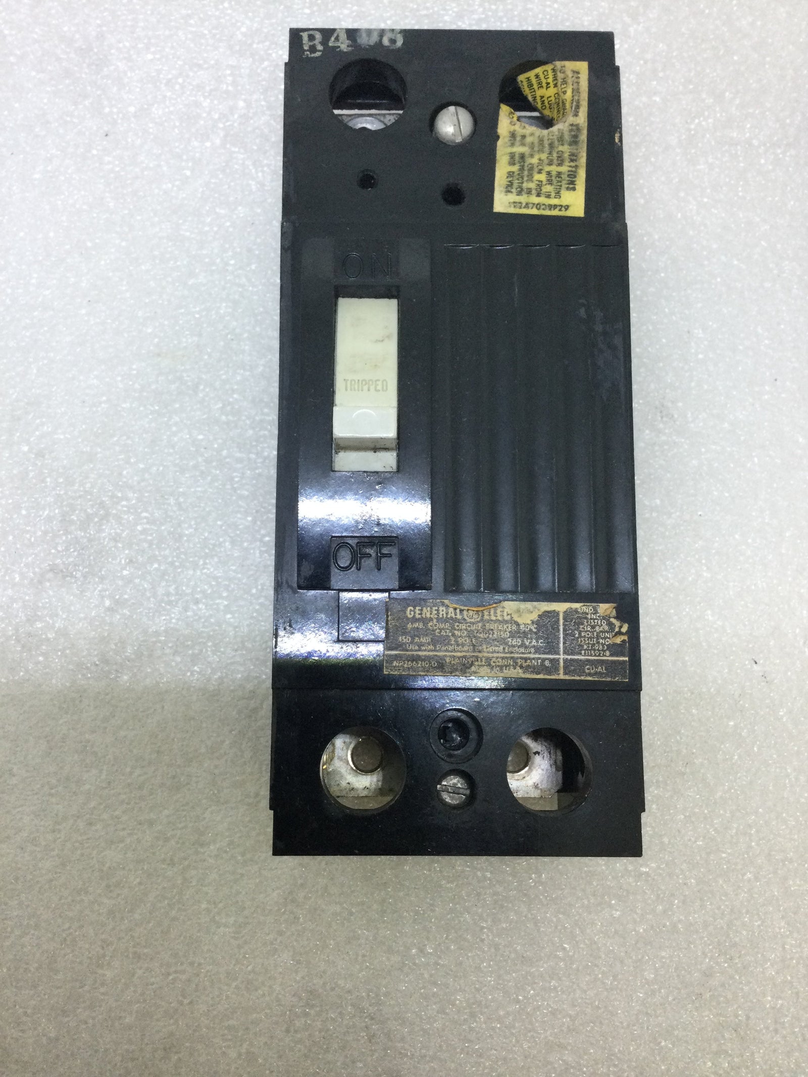 Disyuntor General Electric TQD22150 de 150 amperios, 2 polos y 240 V
