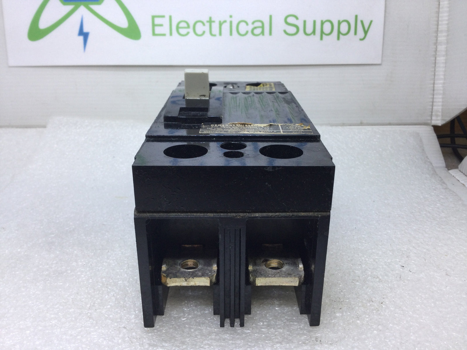 Disyuntor General Electric TQD22150 de 150 amperios, 2 polos y 240 V