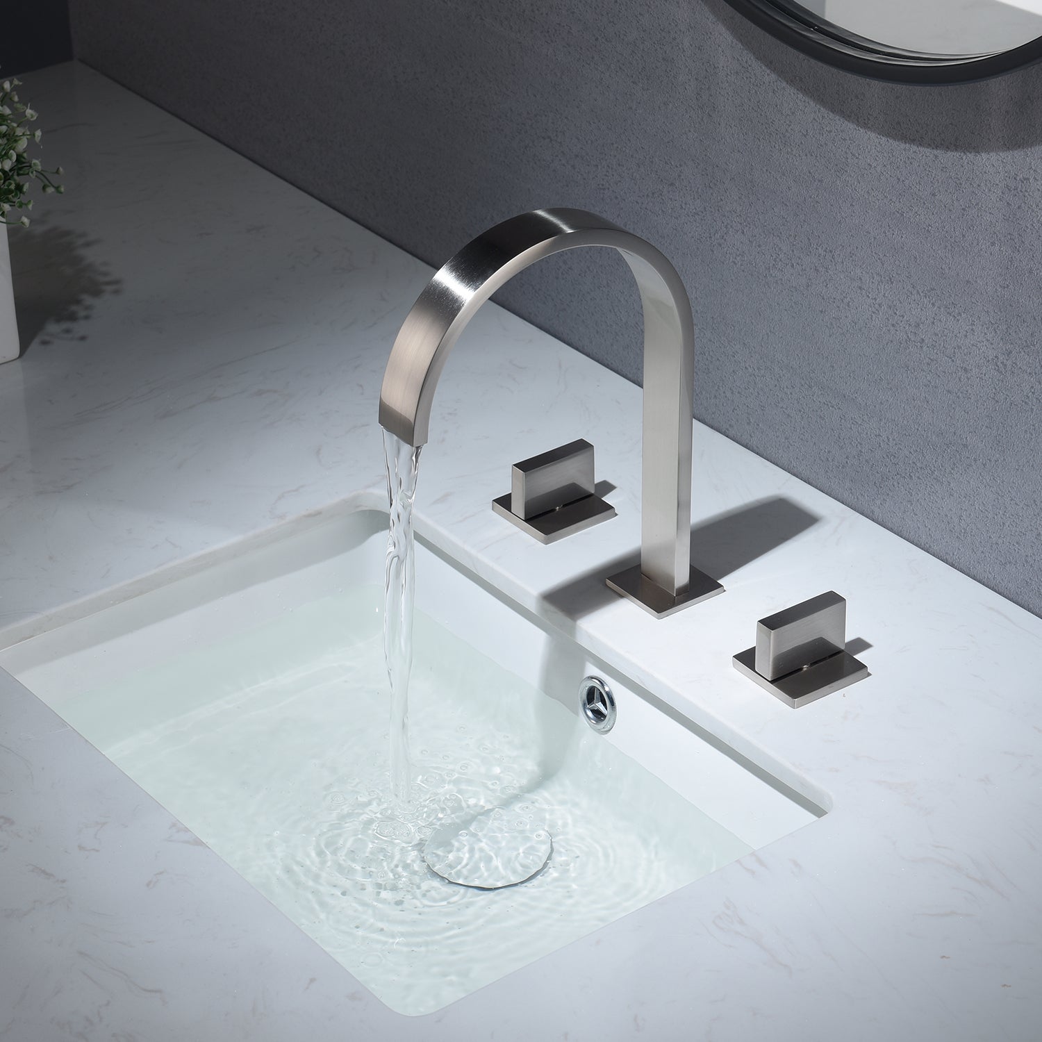 Grifo para lavabo de baño de níquel cepillado con cascada, dos manijas y desagüe emergente de latón.