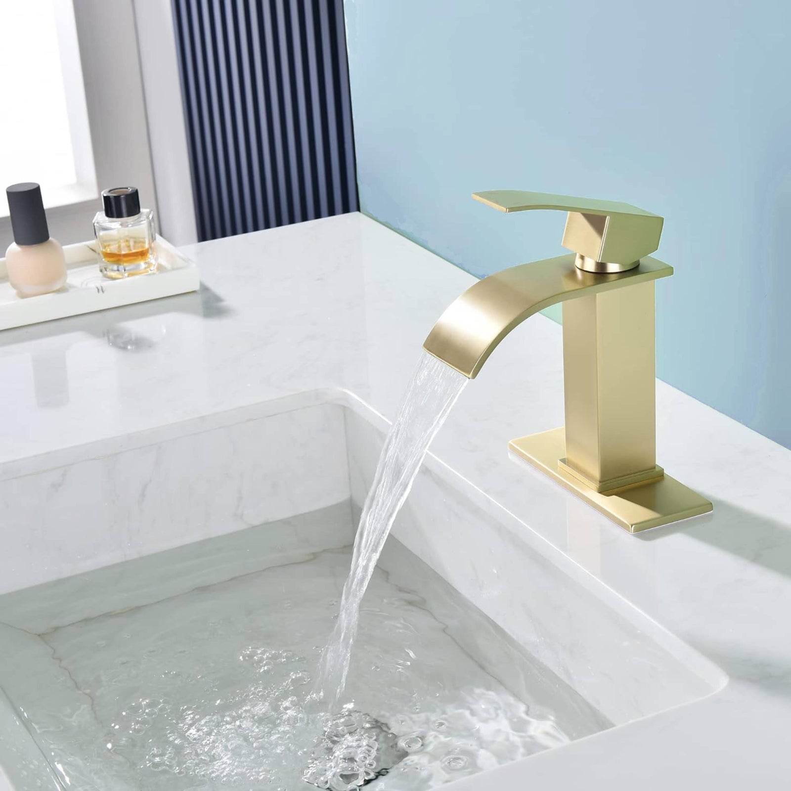 Grifo de baño cascada de níquel cepillado o negro mate o dorado cepillado de latón con placa y desagüe emergente de latón