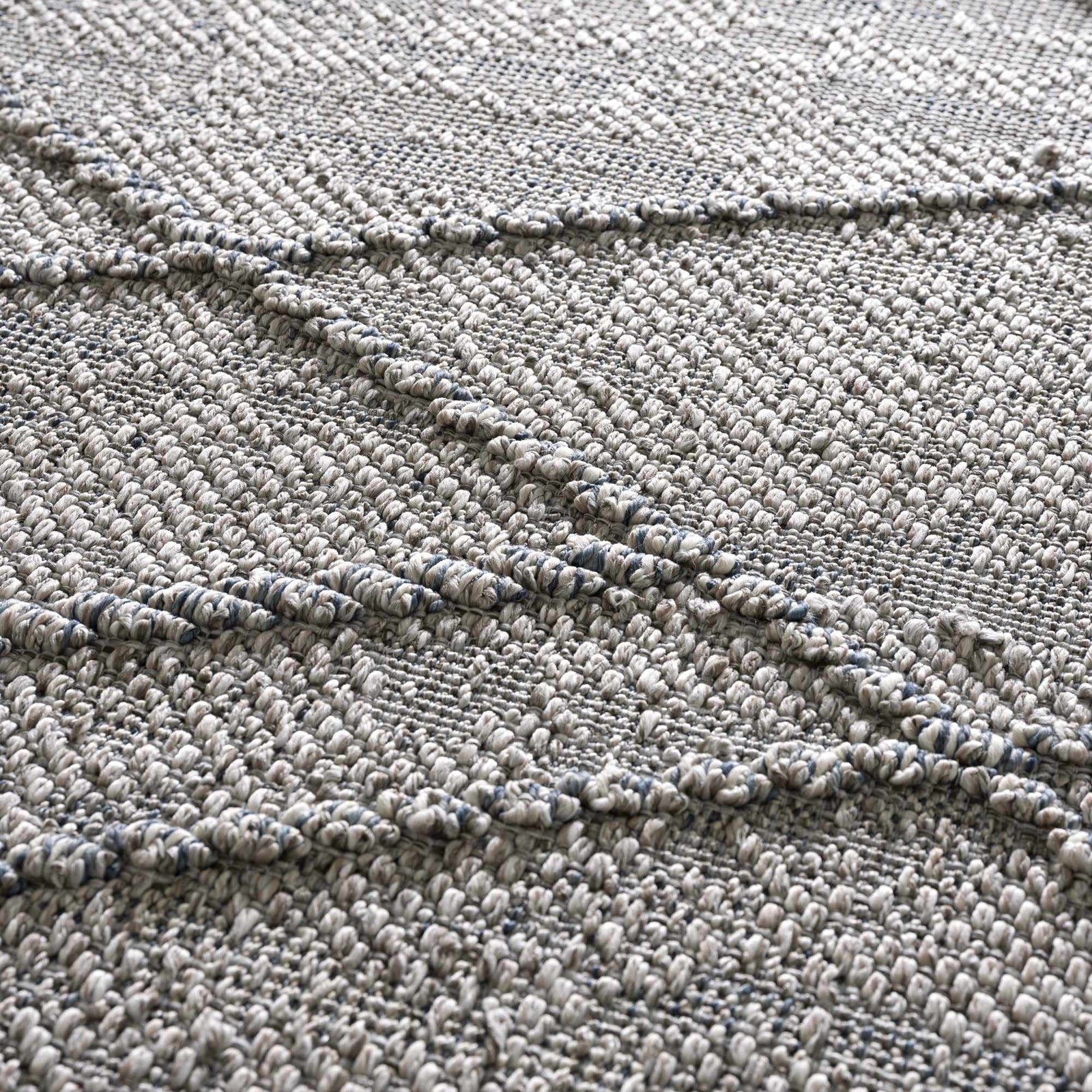 Alfombra texturizada de alto rendimiento Baqer en gris y topo - Liquidación