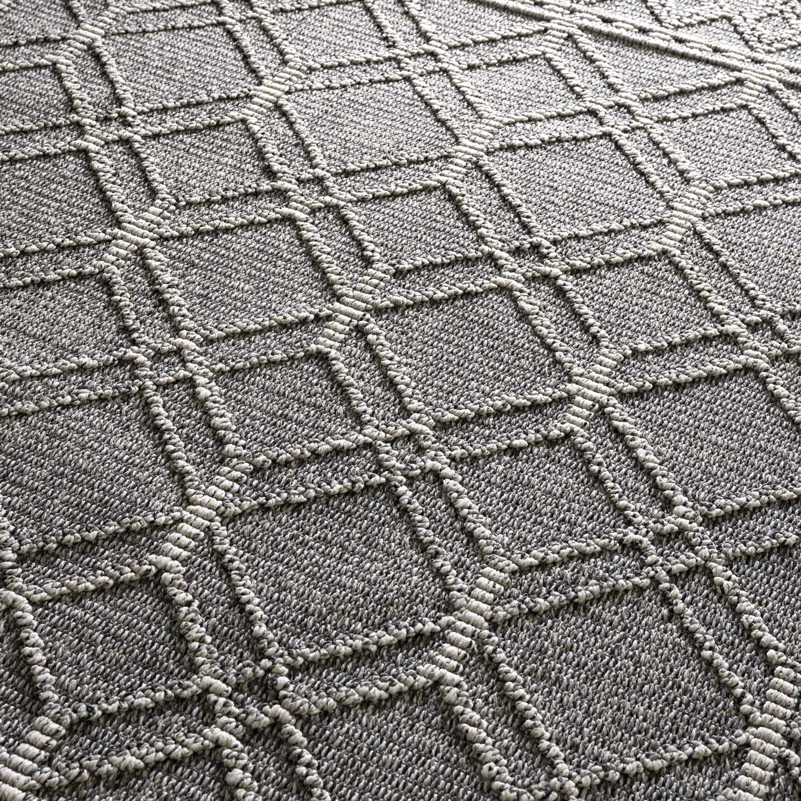 Alfombra Diah en color negro y hueso - Liquidación
