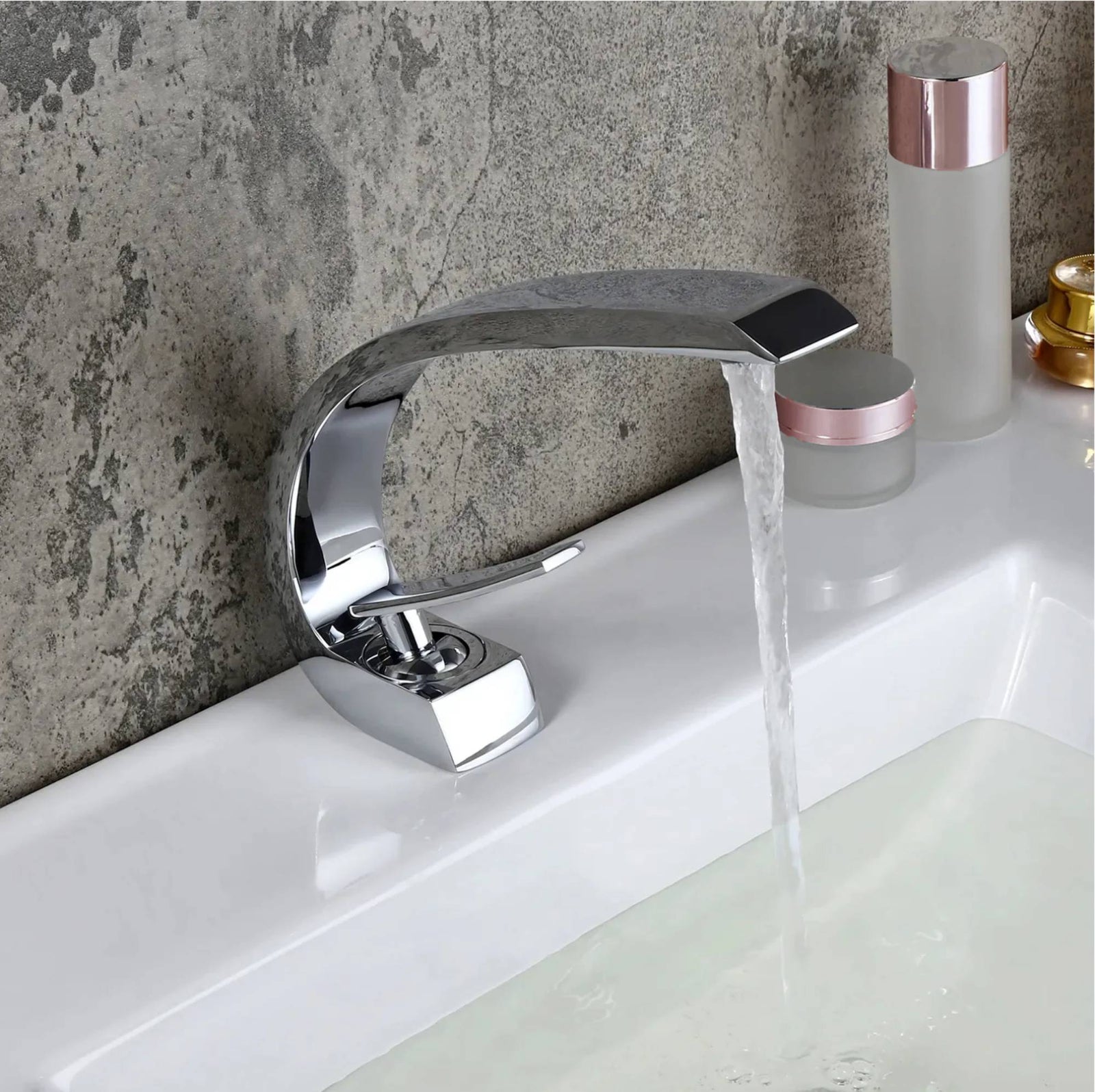 Grifo para lavabo de baño cromado de una sola manija con un solo orificio y desagüe emergente con rebosadero