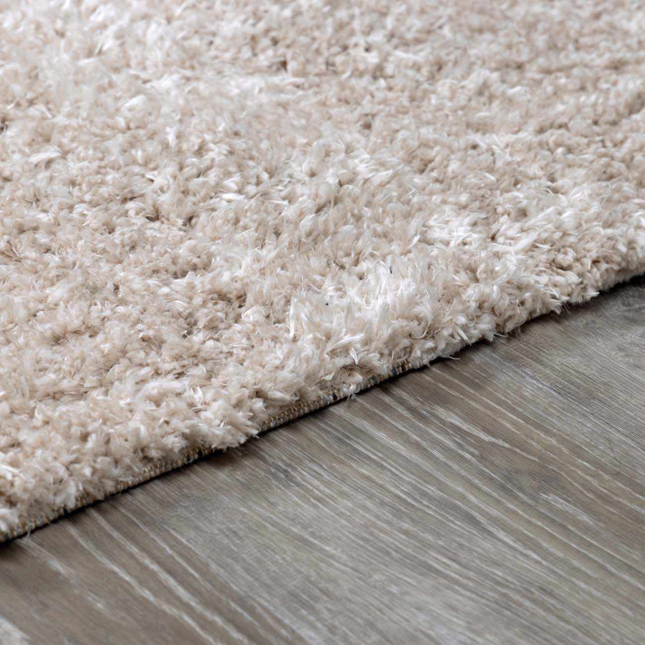 Alfombra peluda de color avena sólida Siari