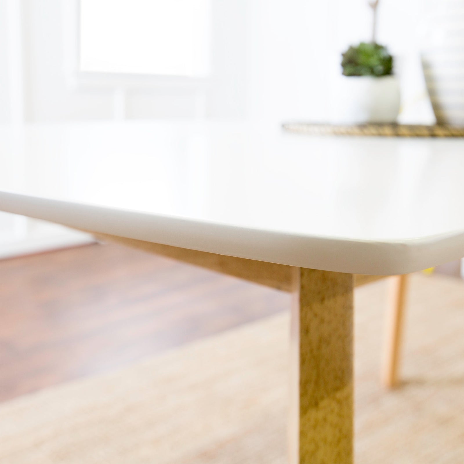 Mesa de comedor moderna retro de mediados de siglo