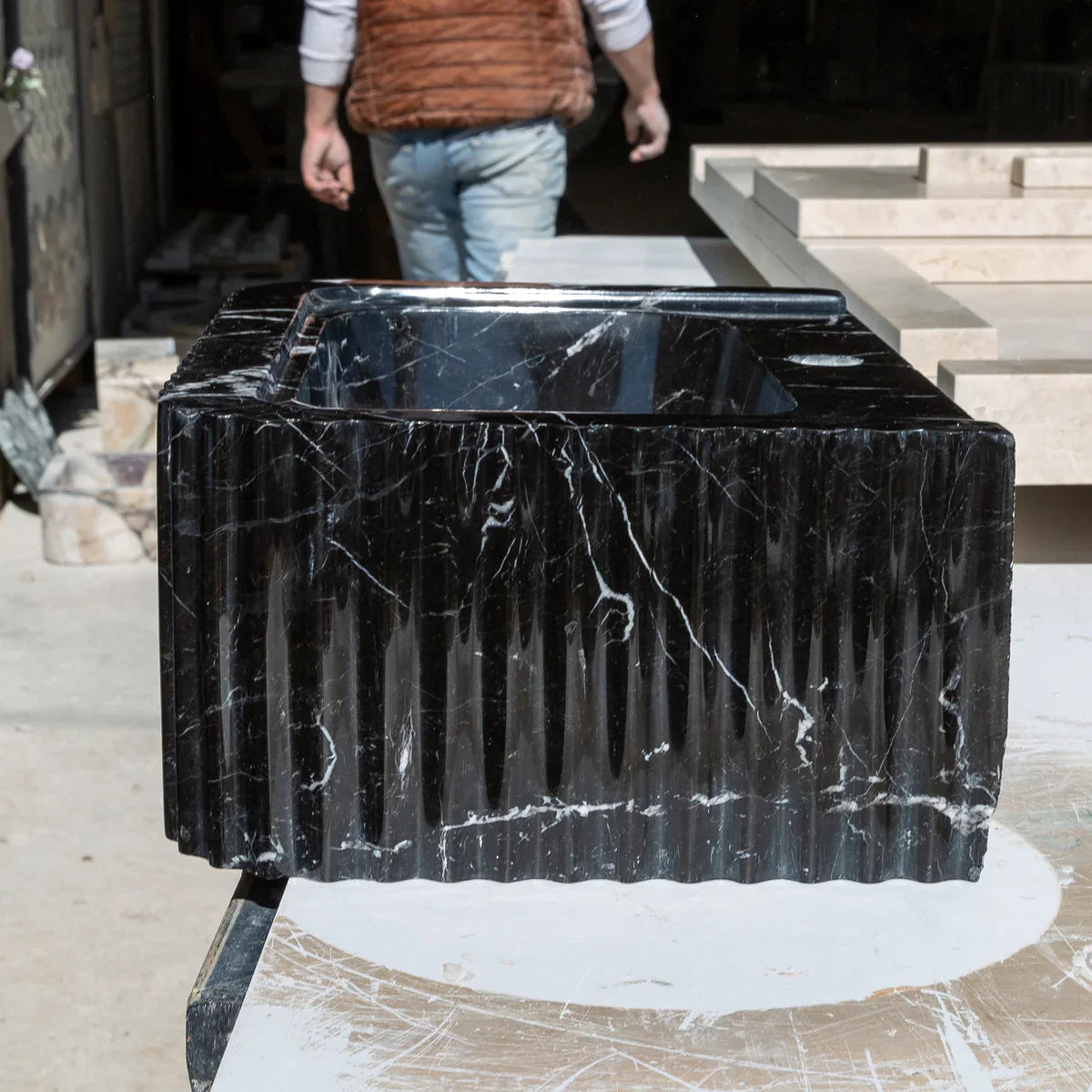 Lavabo de baño de pared rectangular de mármol negro Toros pulido (ancho) 12