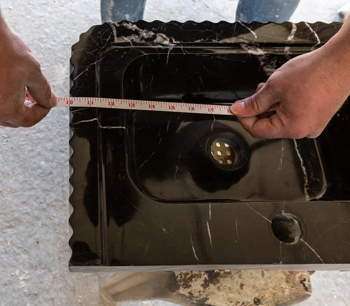 Lavabo de baño de pared rectangular de mármol negro Toros pulido (ancho) 12