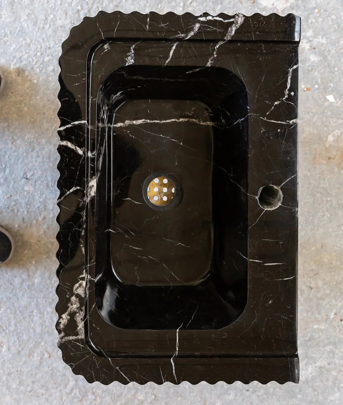 Lavabo de baño de pared rectangular de mármol negro Toros pulido (ancho) 12