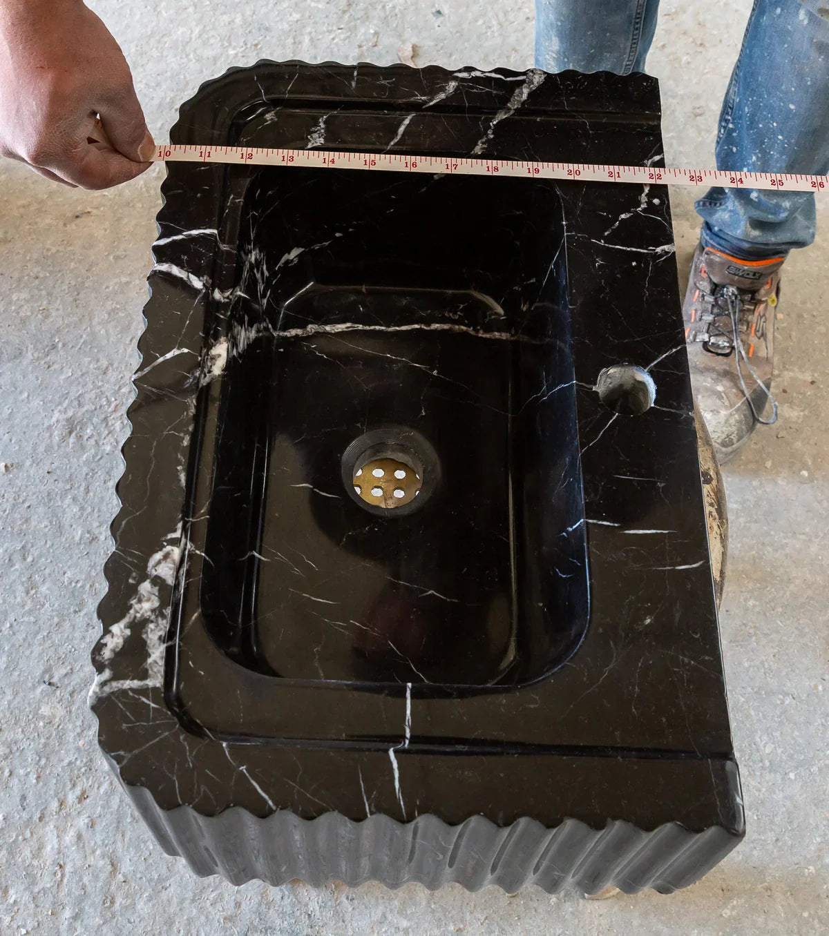 Lavabo de baño de pared rectangular de mármol negro Toros pulido (ancho) 12