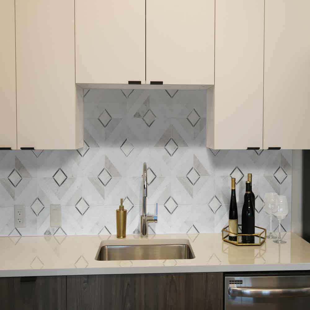 Mosaico multisuperficie con montaje en malla, diseño Verona Silver de 30 x 30 cm - Colección MSI