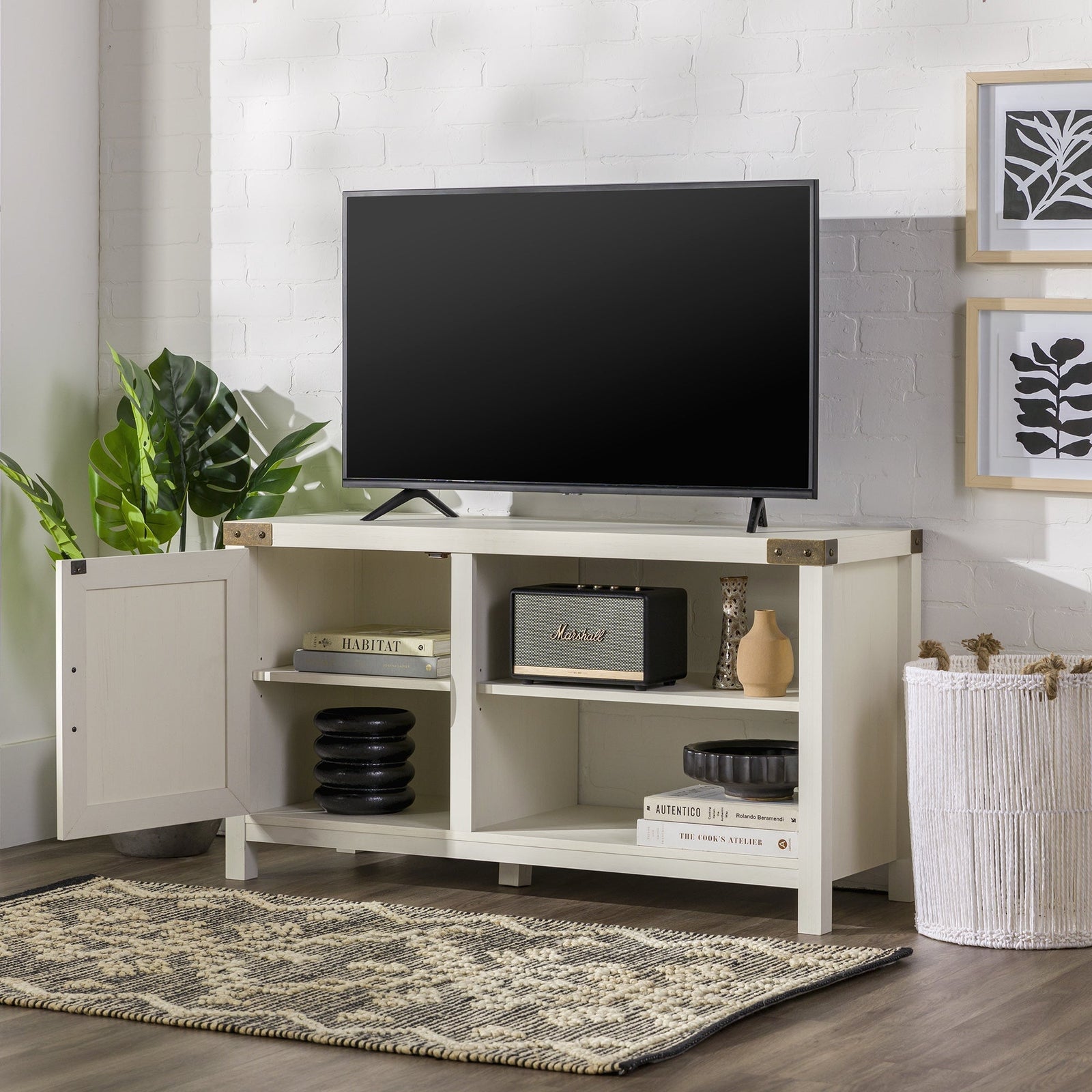 Mueble de TV con puerta de granero