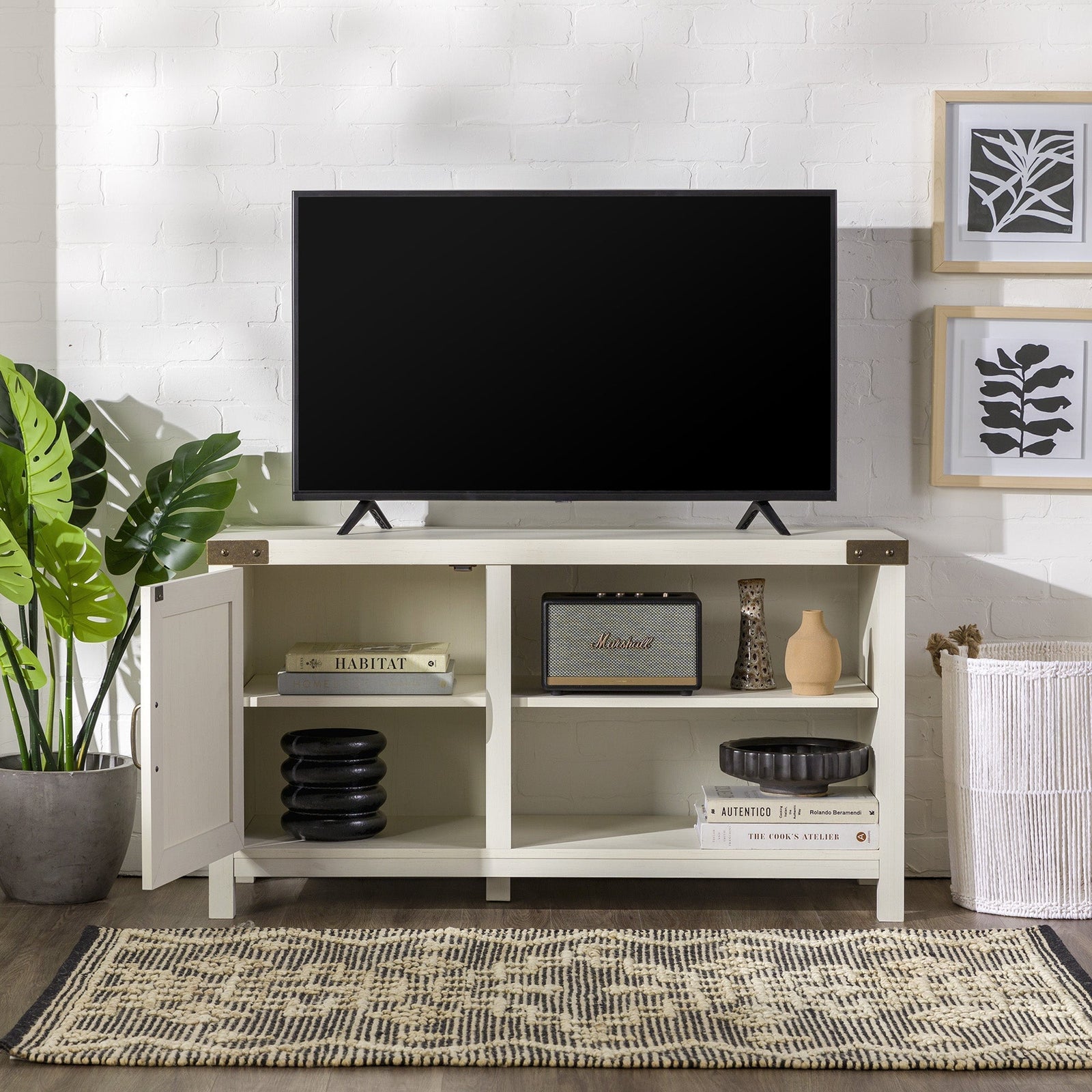 Mueble de TV con puerta de granero