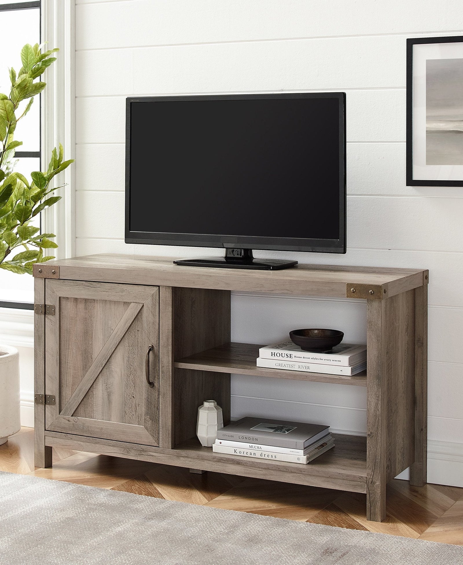 Mueble de TV con puerta de granero