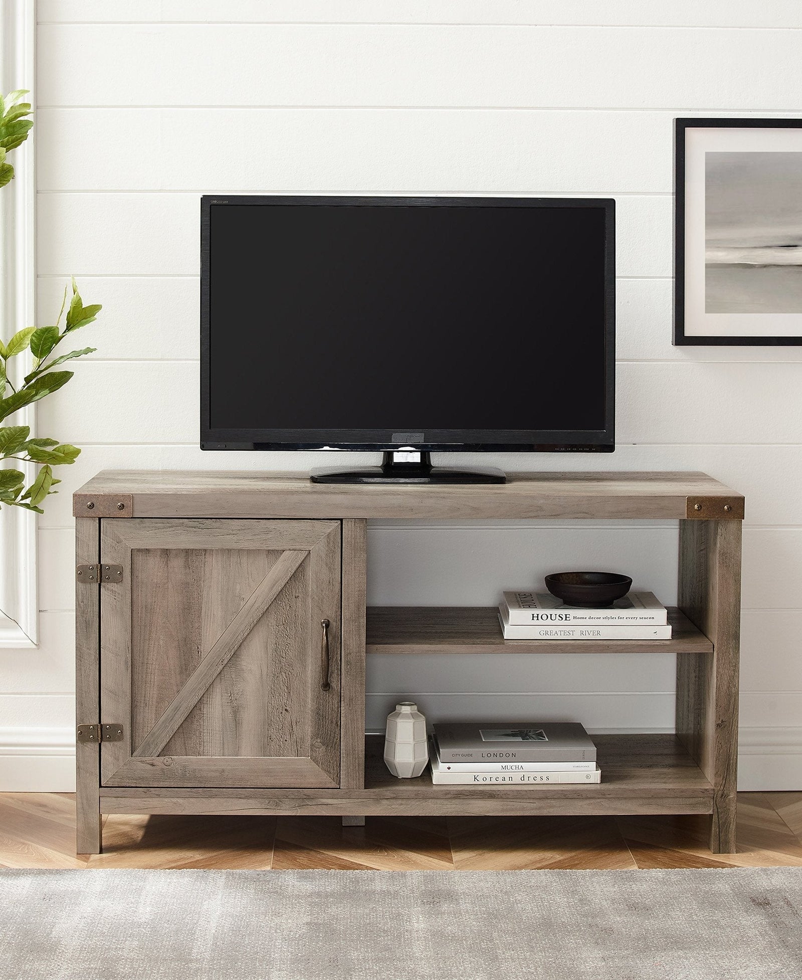 Mueble de TV con puerta de granero