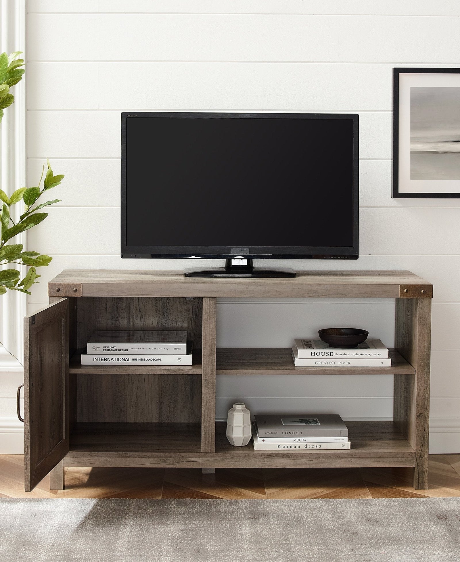 Mueble de TV con puerta de granero