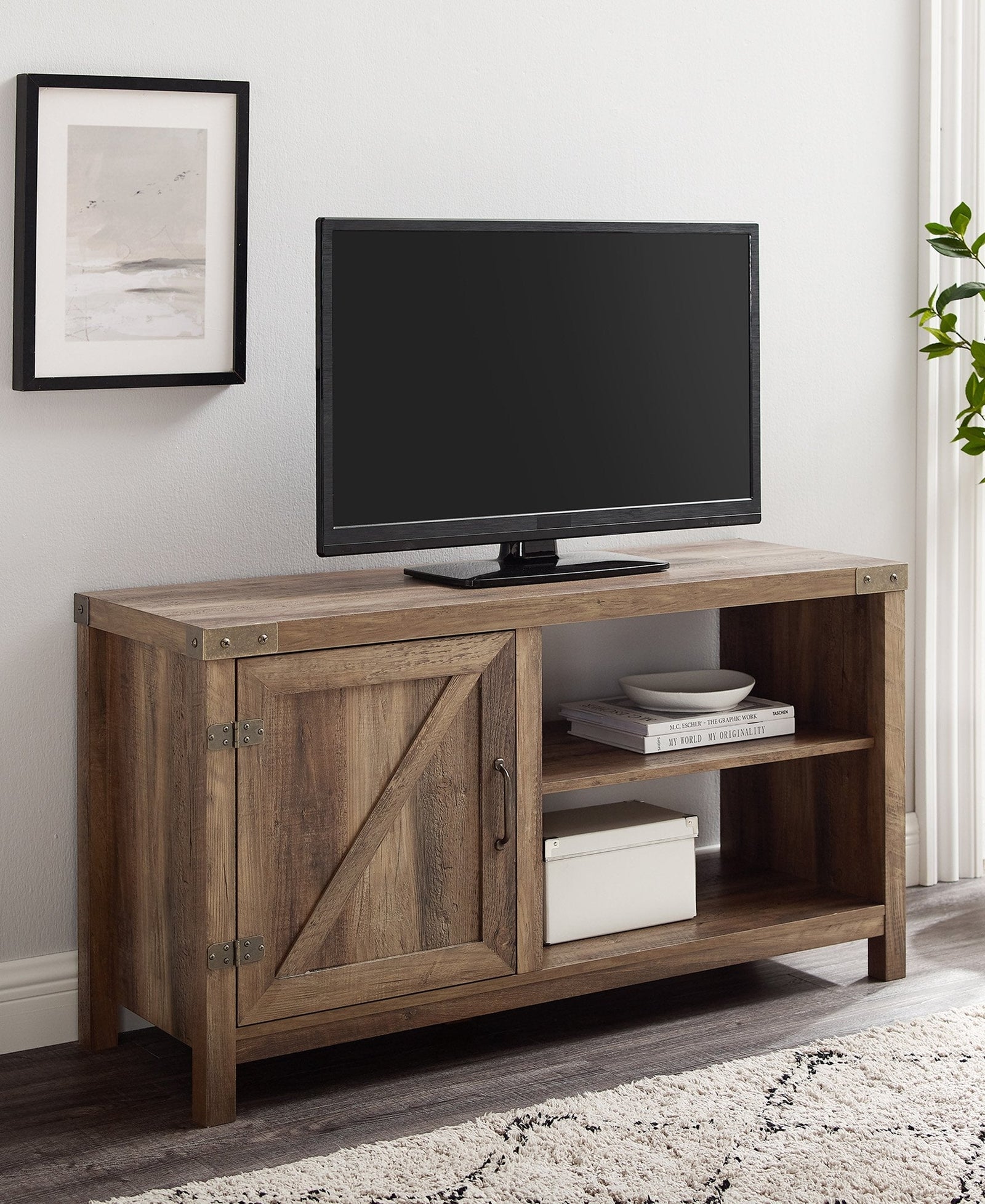 Mueble de TV con puerta de granero