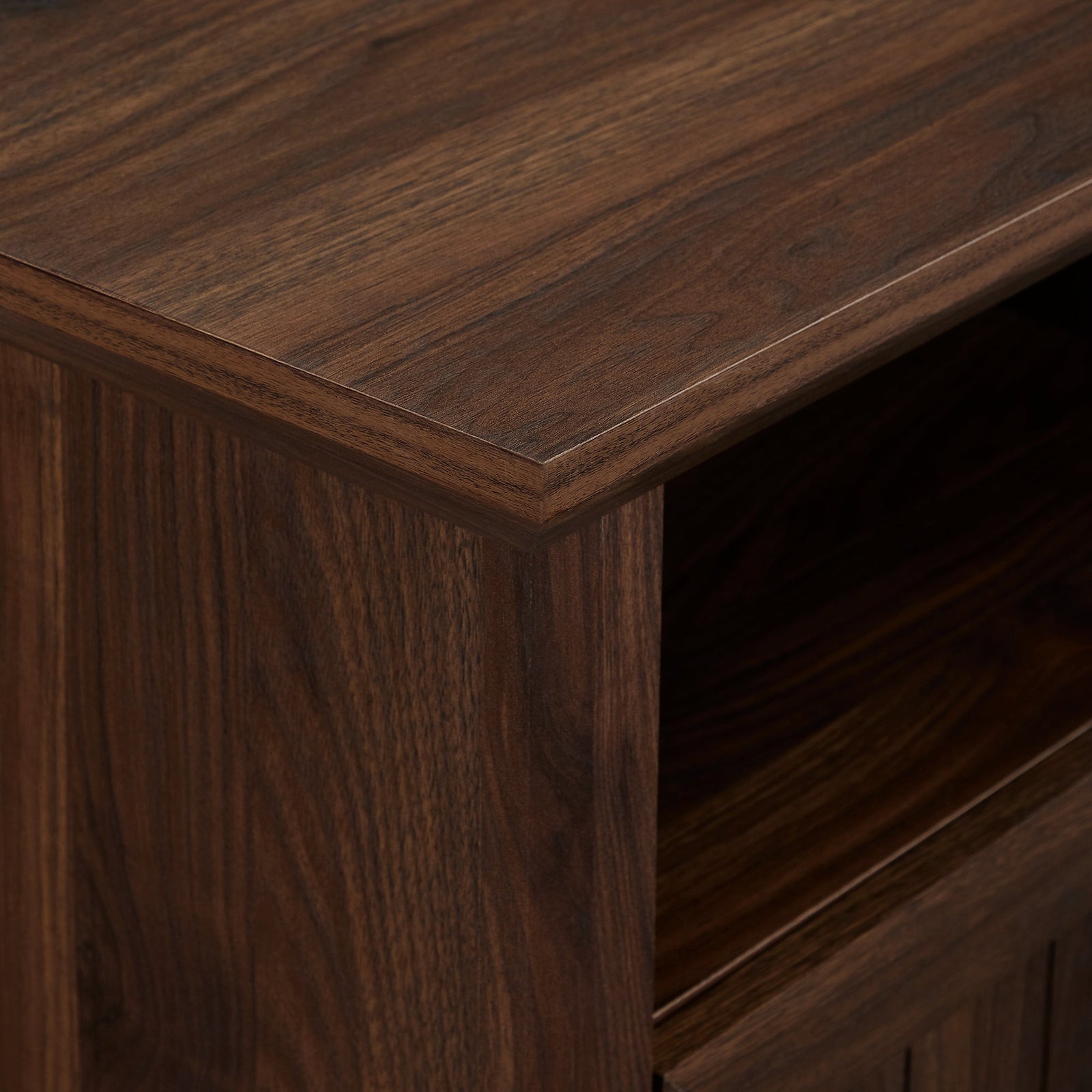 Mueble de TV de esquina con puerta ranurada Columbus de 44