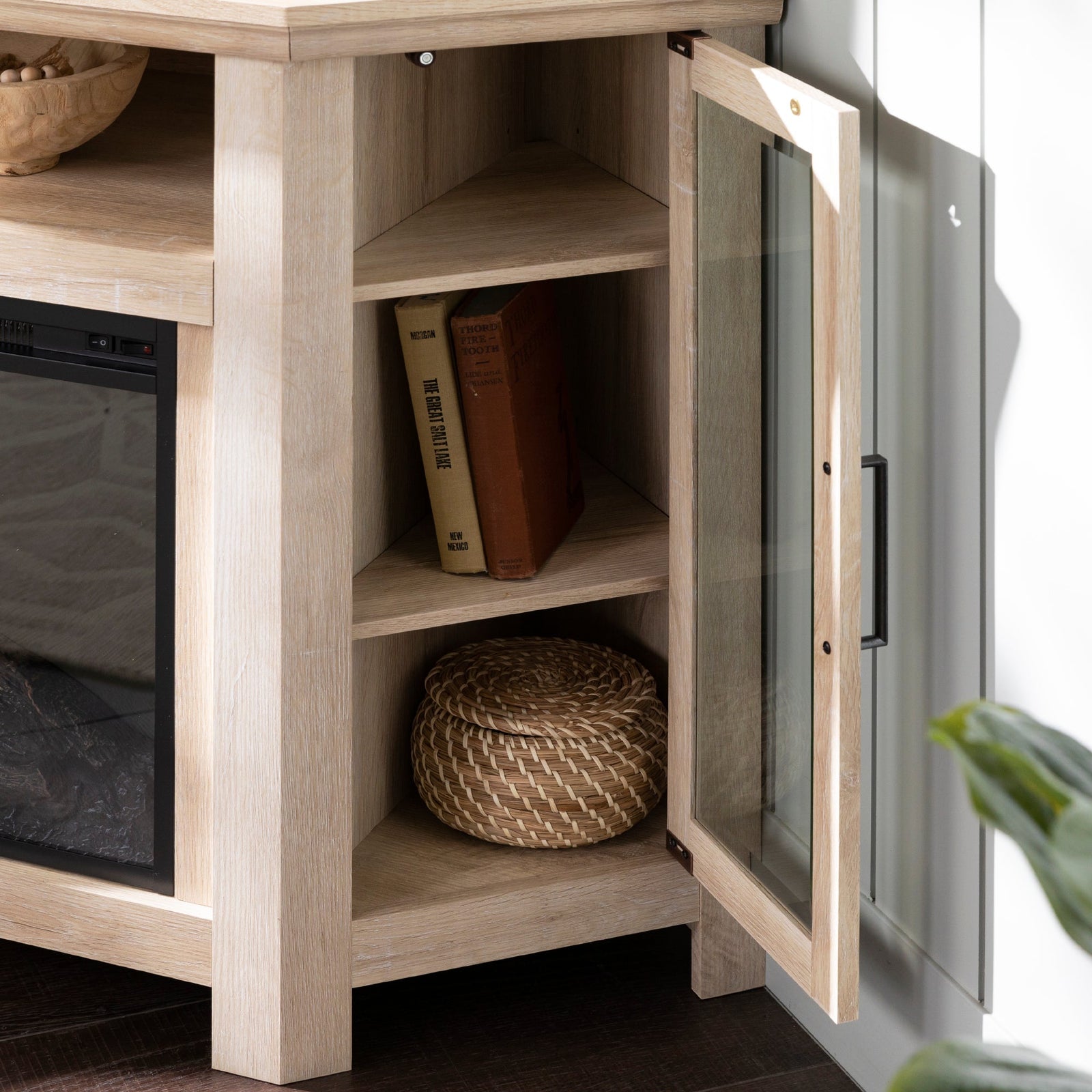 Mueble de TV de esquina con chimenea de madera de 48