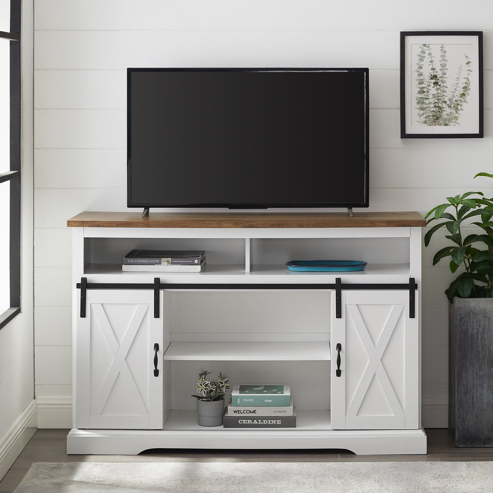 Mueble de TV moderno tipo highboy con puerta corrediza estilo granero de 52
