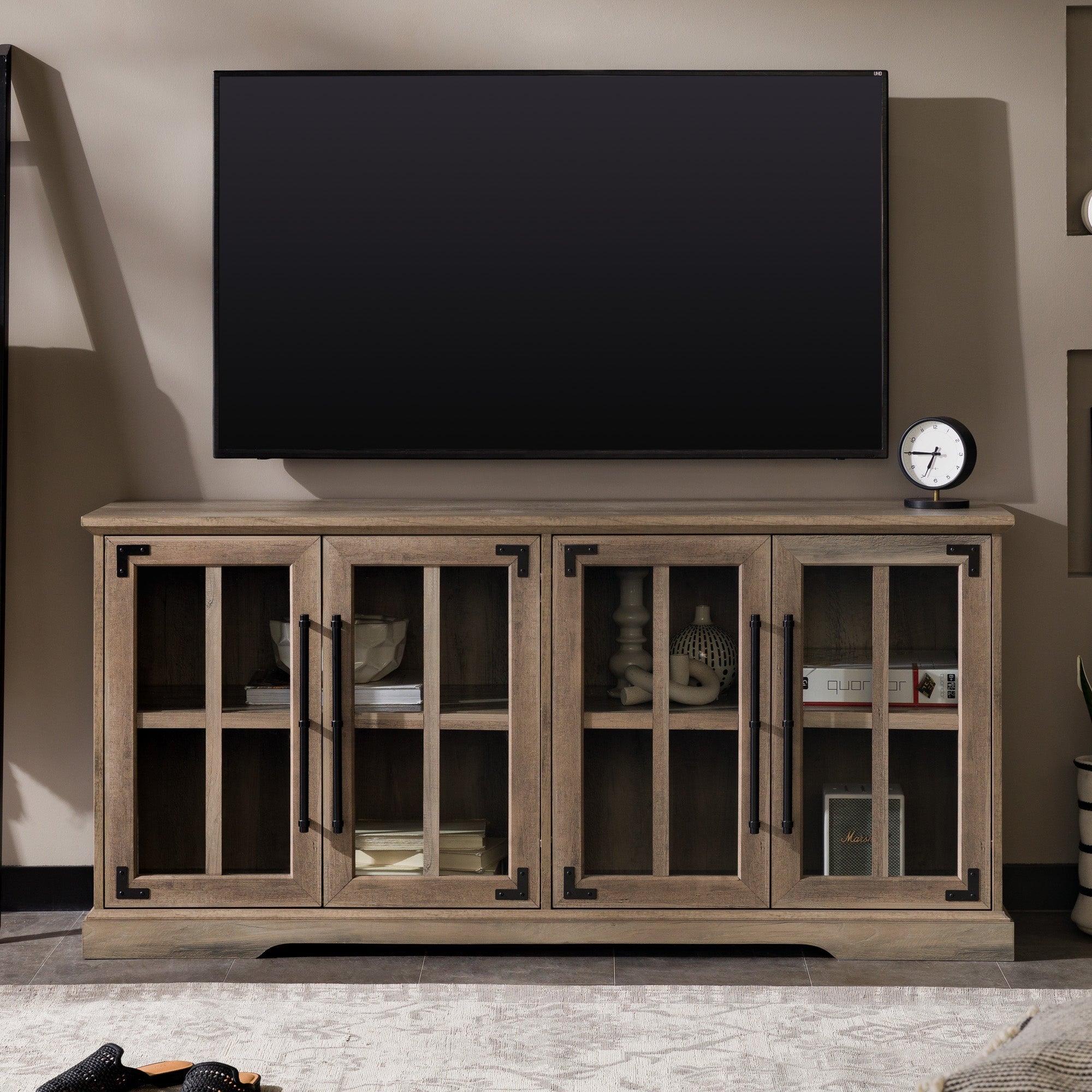 Mueble de TV de 4 puertas estilo granja Abigail de 58"