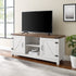 Mueble de TV con puerta de granero
