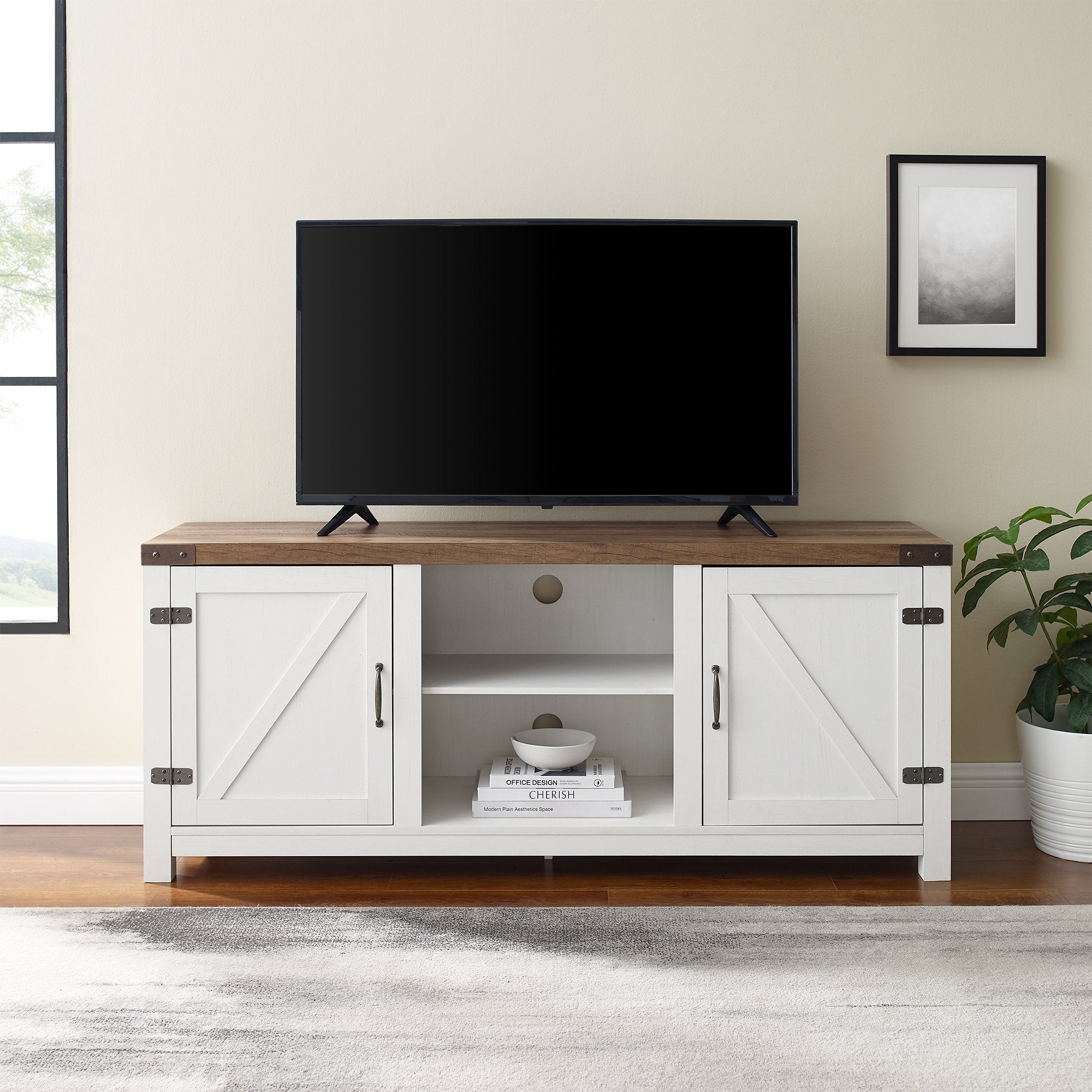 Mueble de TV con puerta de granero