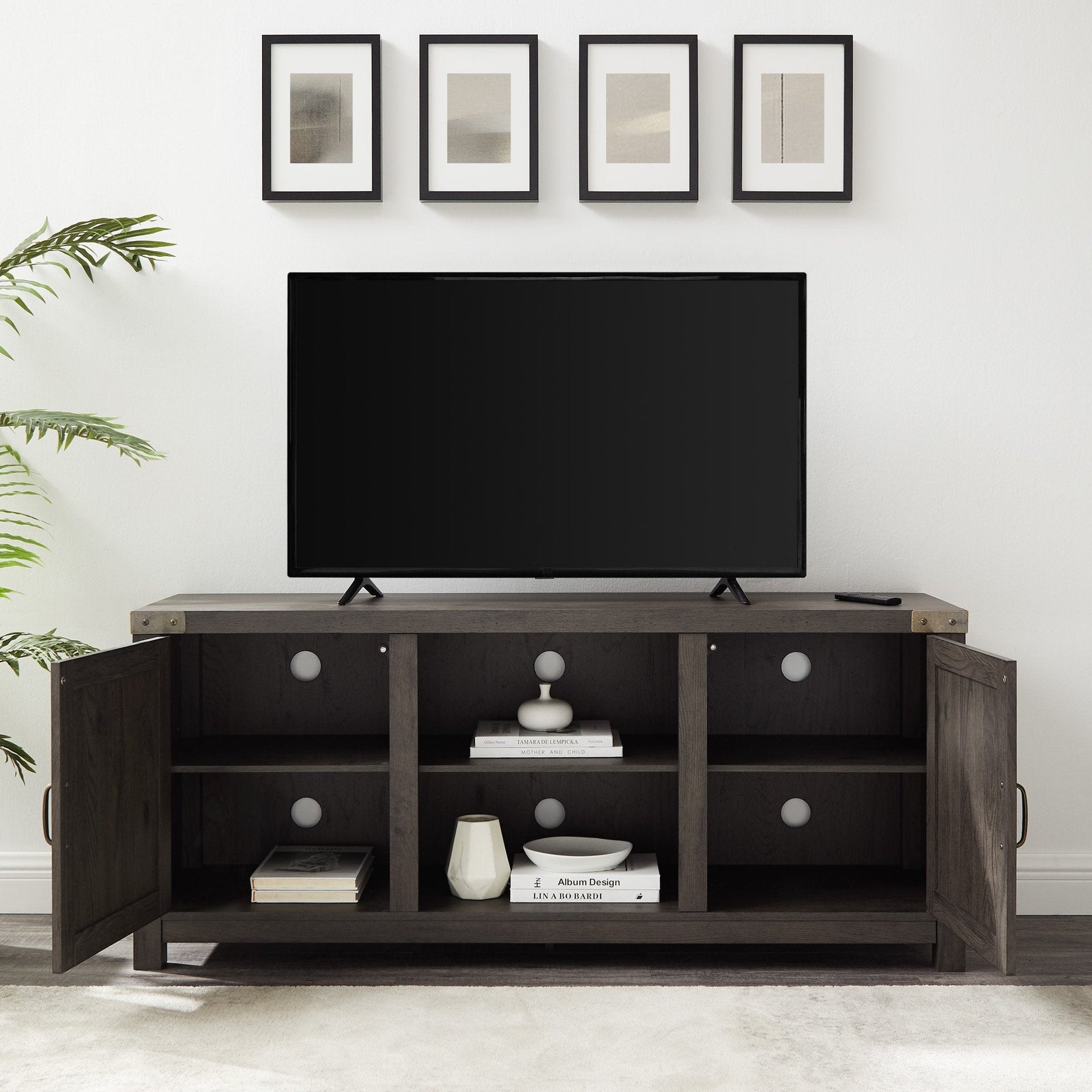 Mueble de TV con puerta de granero