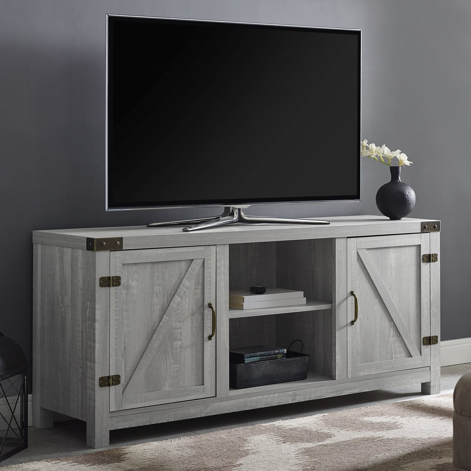 Mueble de TV con puerta de granero