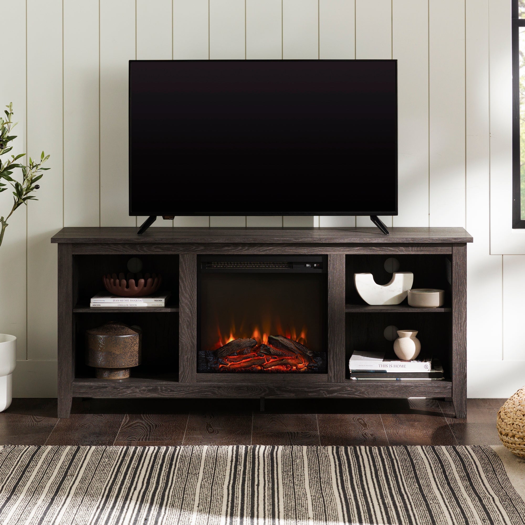 Mueble de TV con chimenea Essential