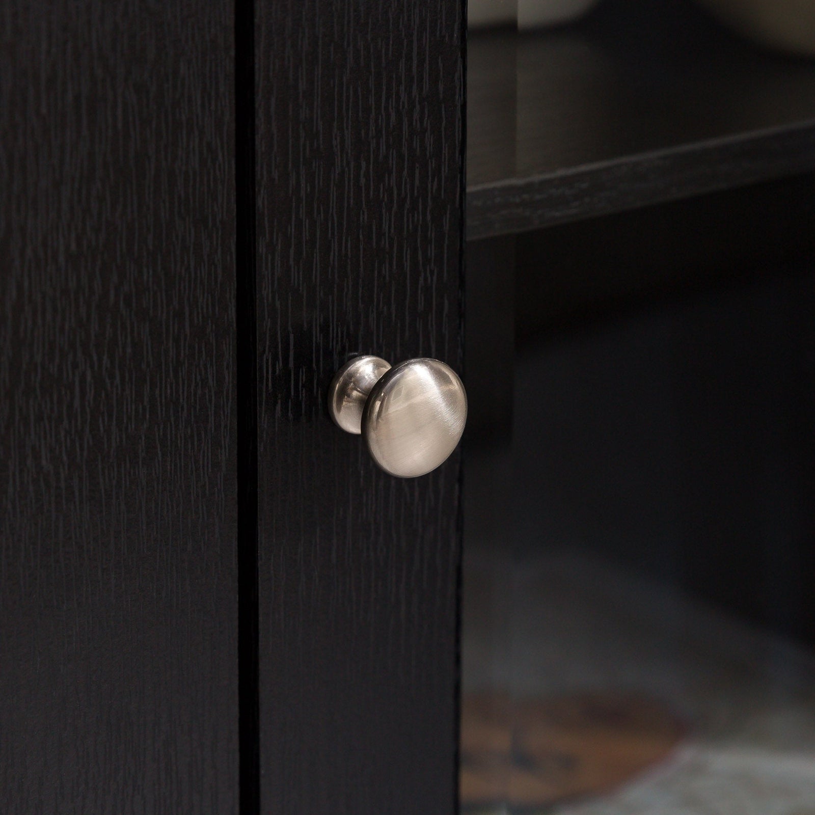Mueble de TV de madera y vidrio con chimenea de estilo transicional de 58