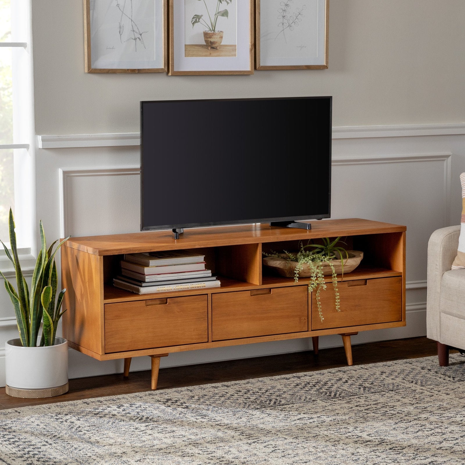 Consola de TV de madera maciza con 3 cajones Sloane