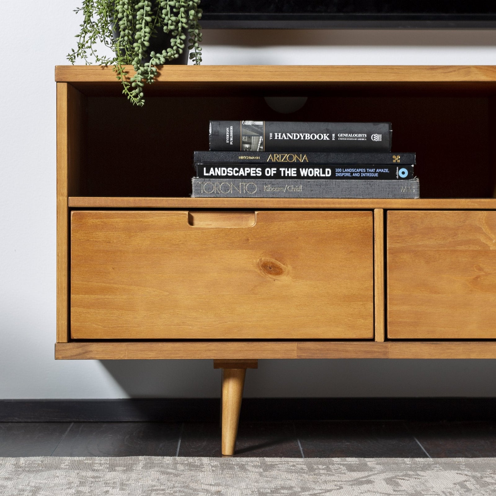 Consola de TV de madera maciza con 3 cajones Sloane