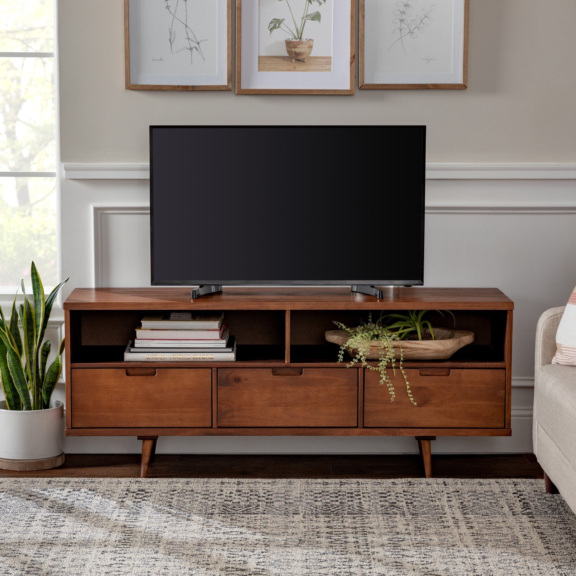 Consola de TV de madera maciza con 3 cajones Sloane