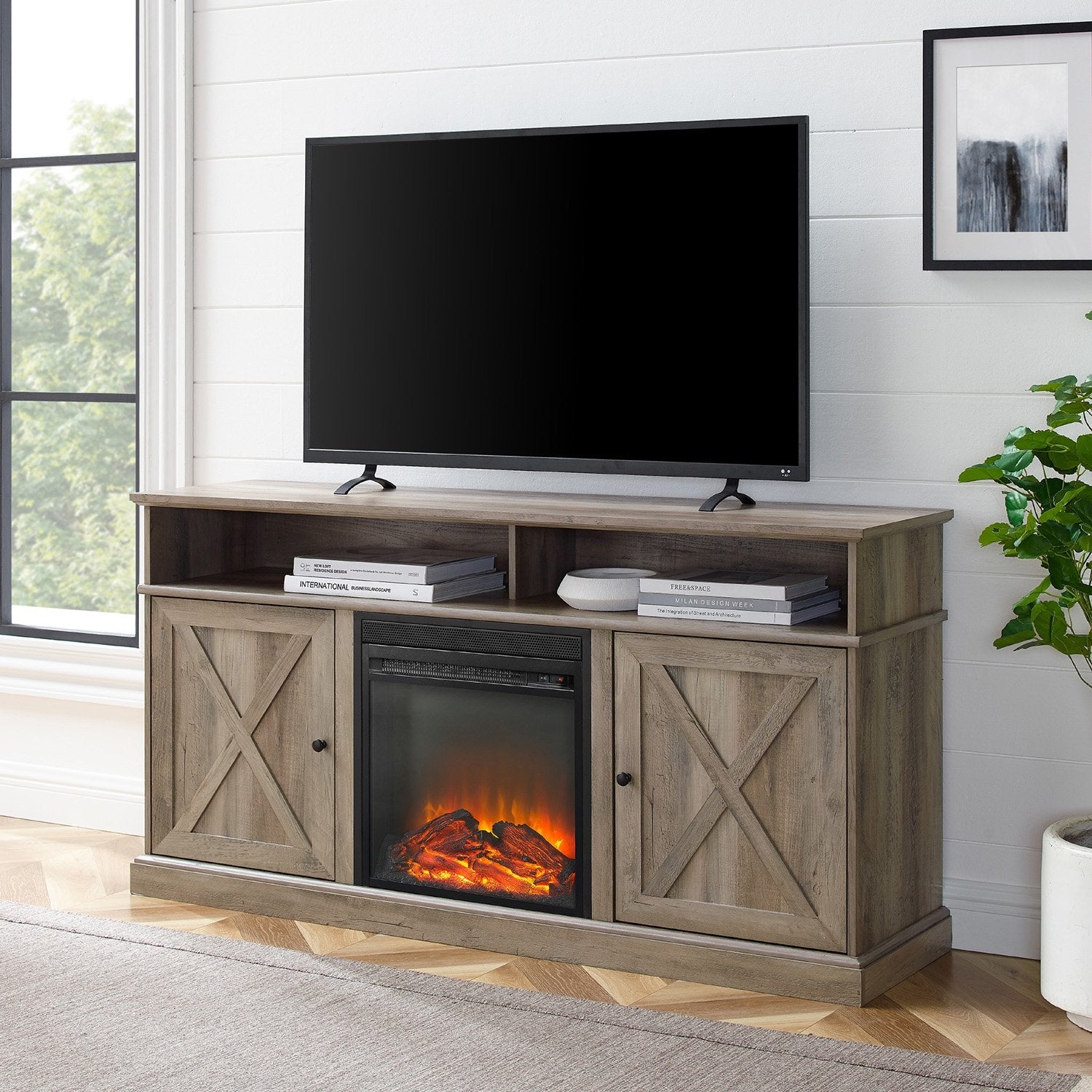 Mueble de TV con chimenea y puerta de granero Cherrington