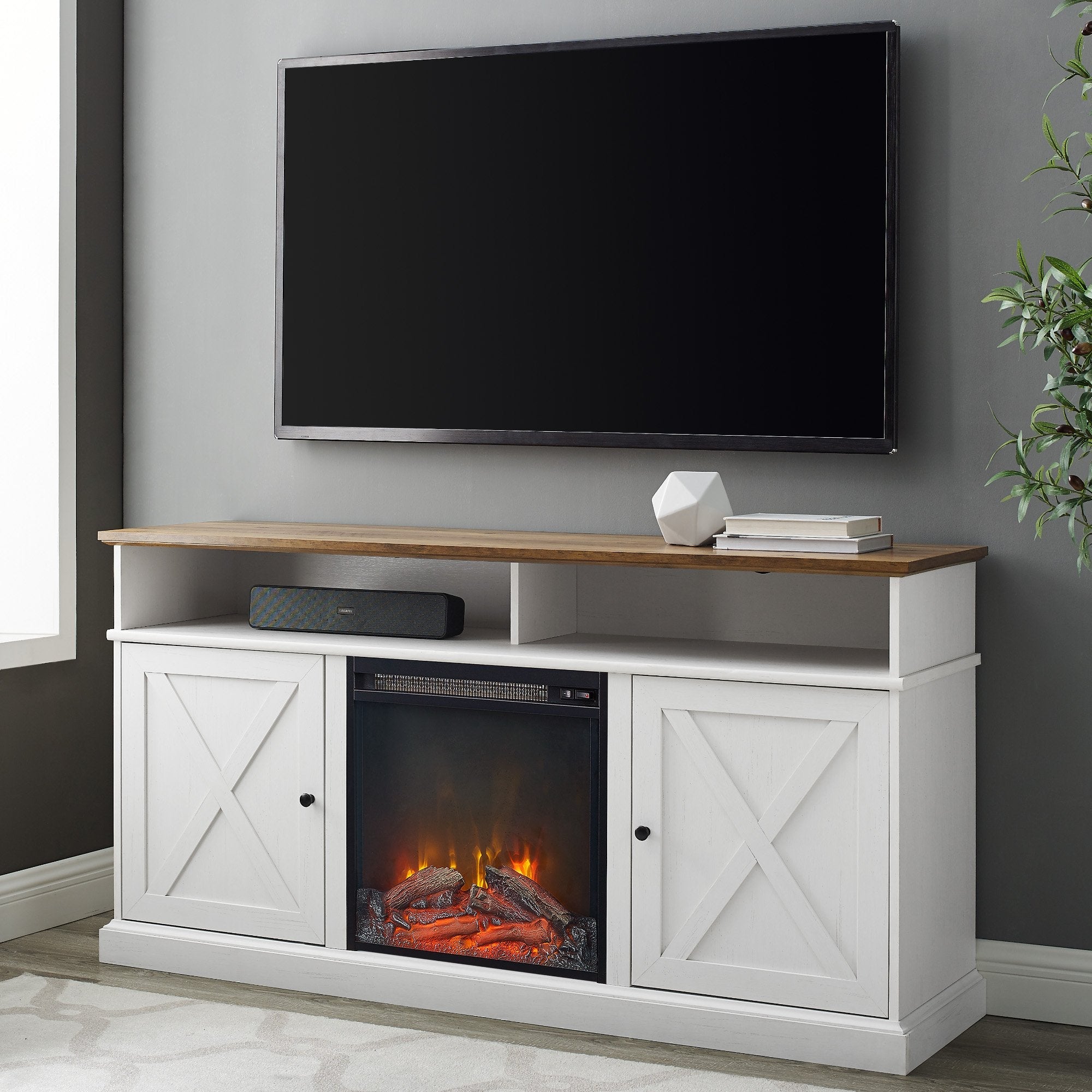 Mueble de TV con chimenea y puerta de granero Cherrington