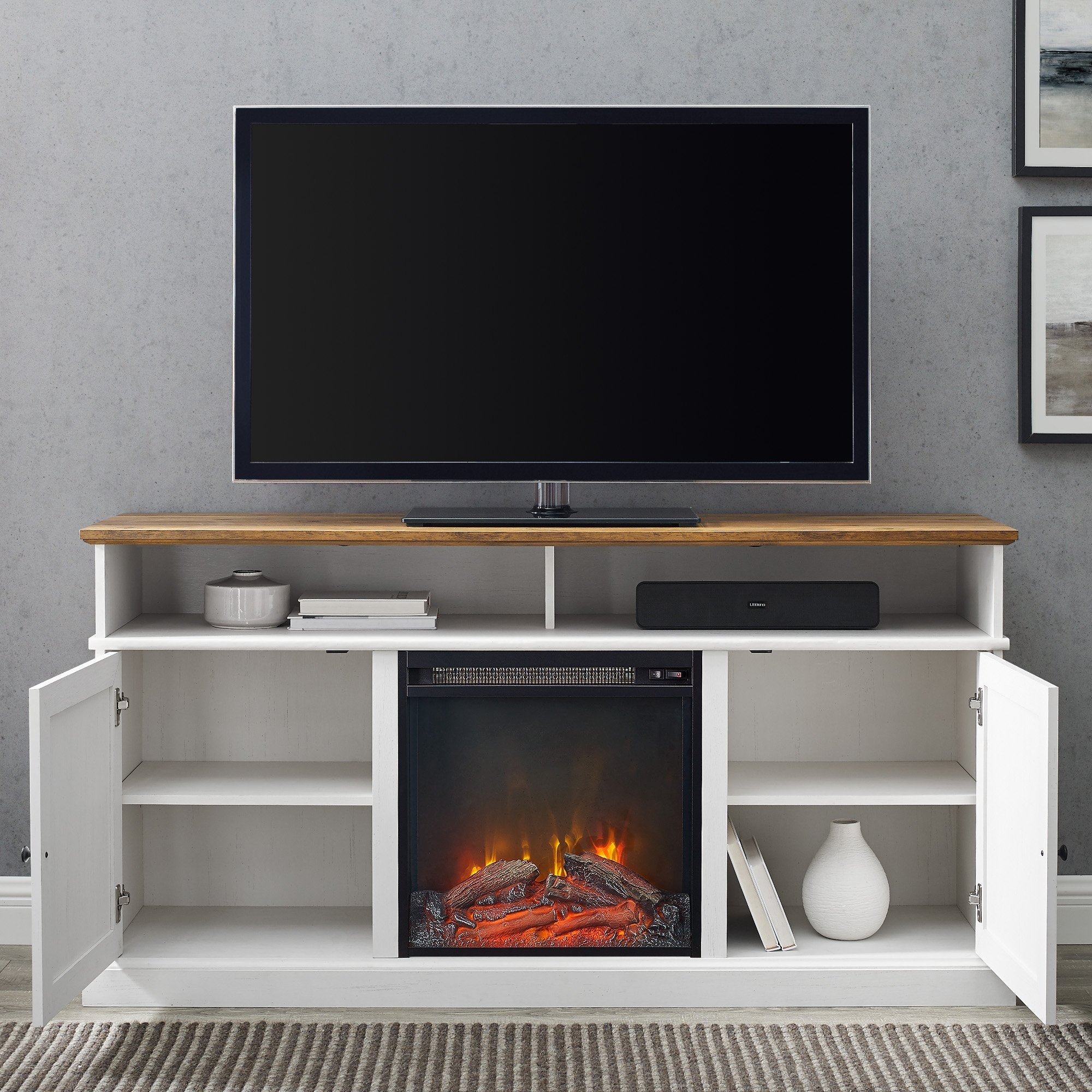 Mueble de TV con chimenea y puerta de granero Cherrington