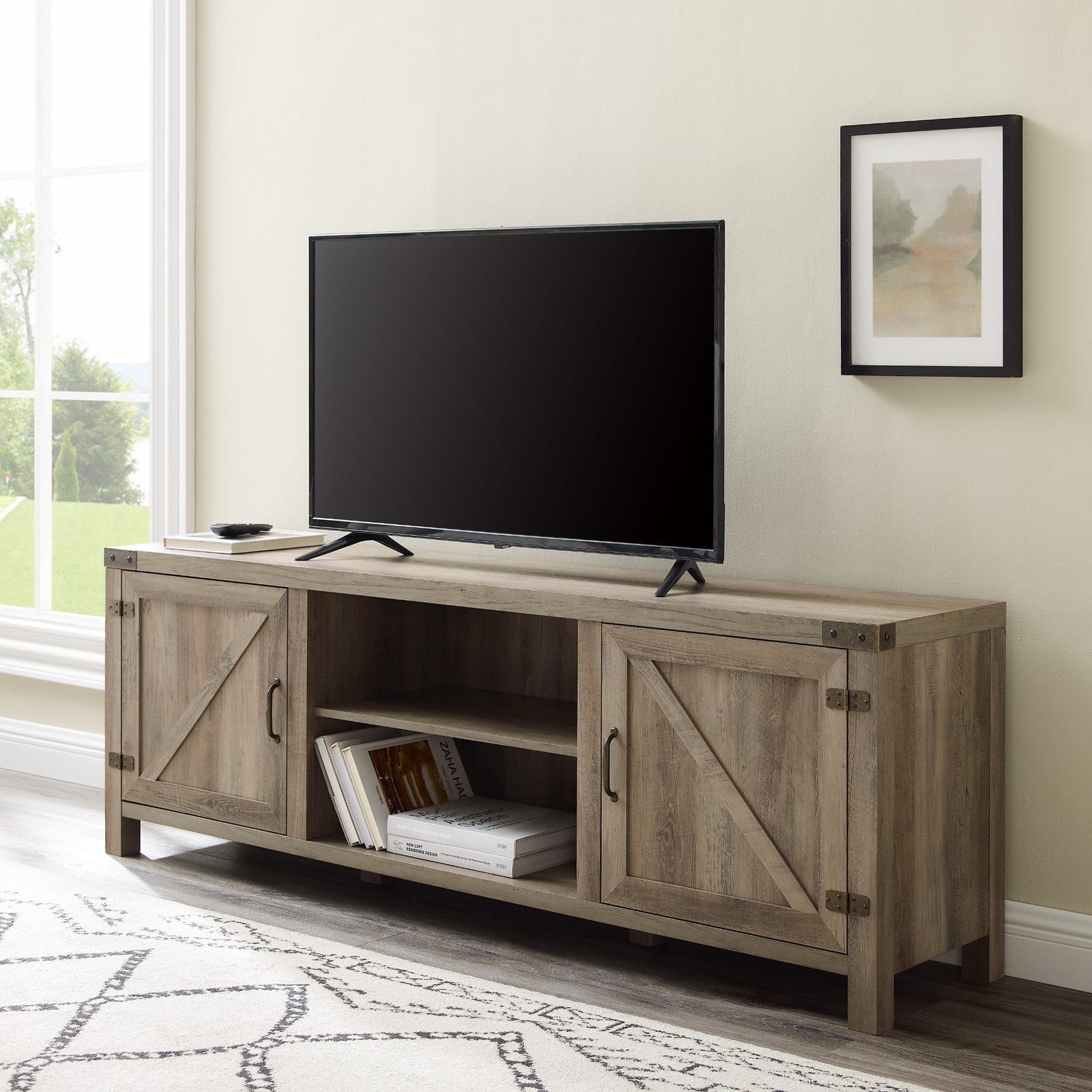 Mueble de TV con puerta de granero