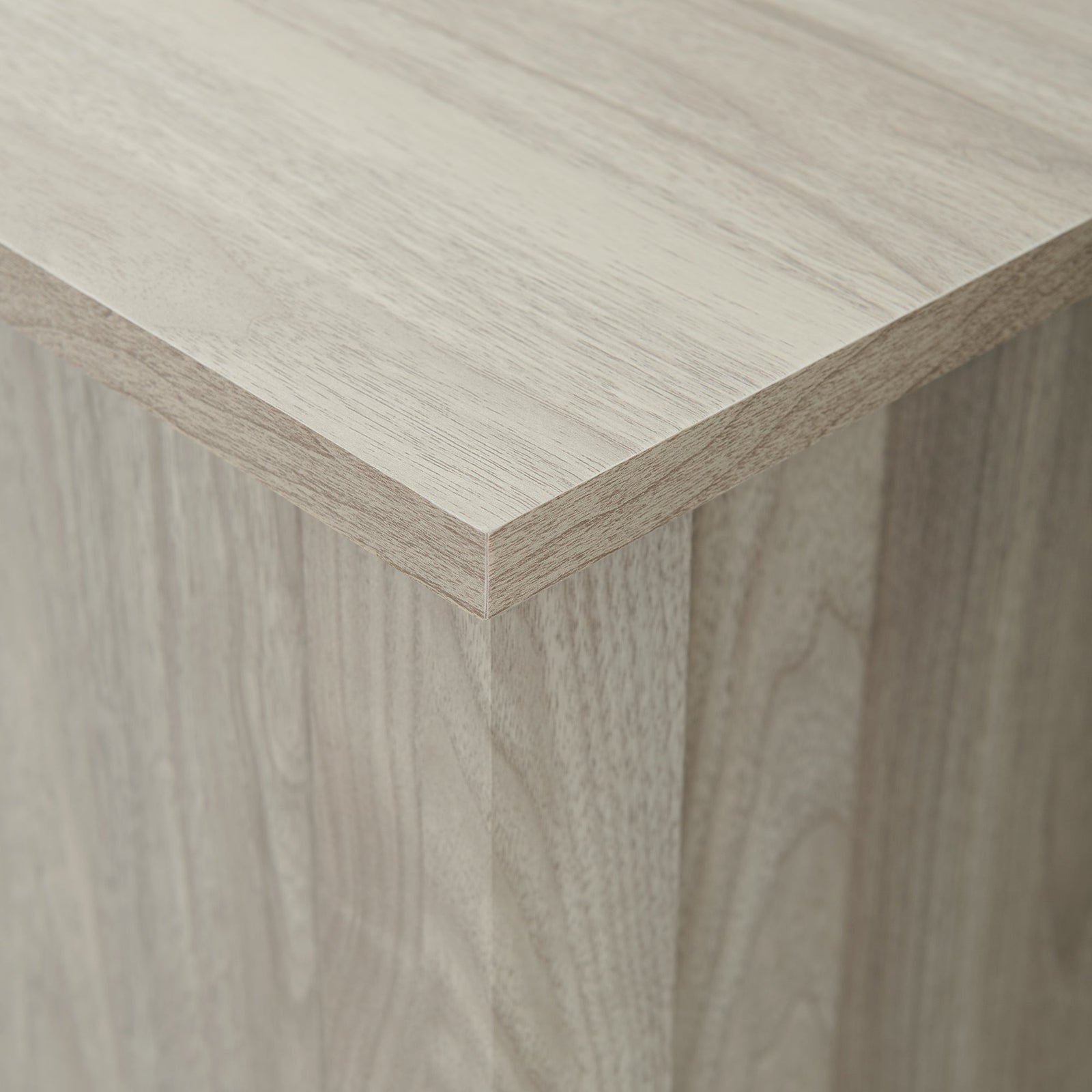 Mueble de TV de madera con dos puertas y ventana de 70