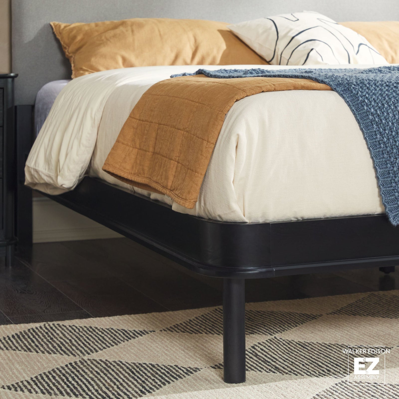 Cabecero tapizado contemporáneo Annette con estructura de cama de madera curva