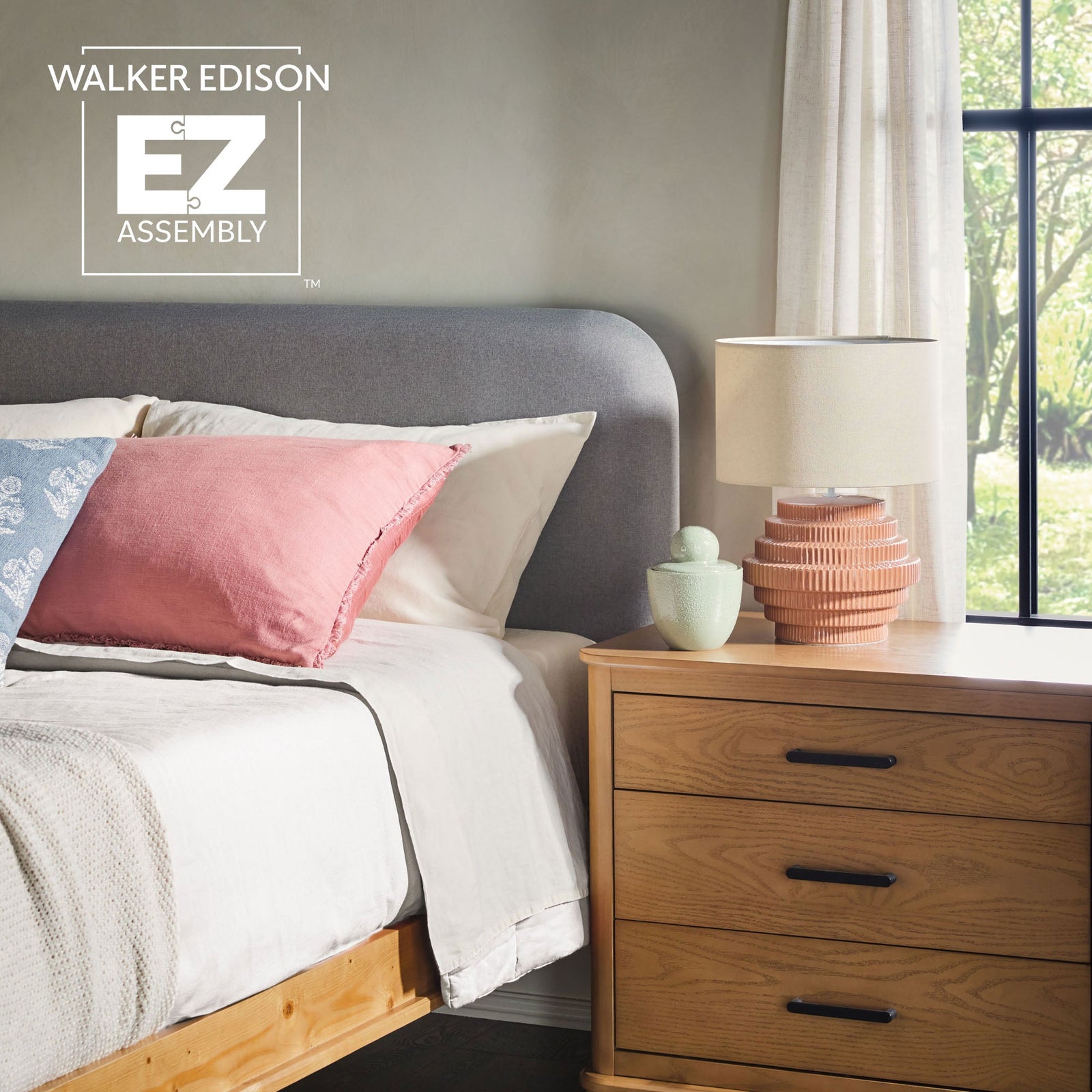 Cabecero tapizado contemporáneo Annette con estructura de cama de madera curva