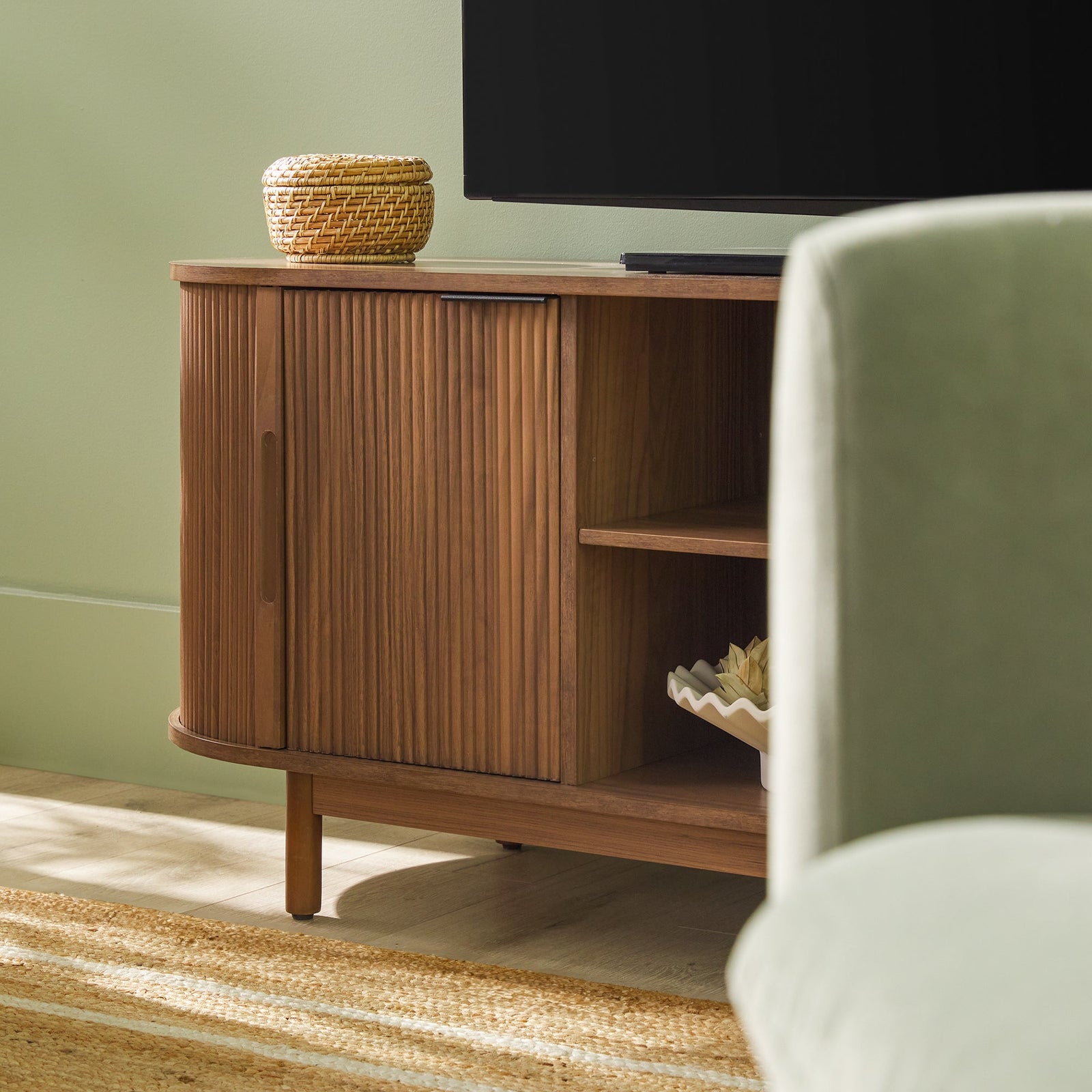 Mueble de TV moderno con estructura de caña Chloe