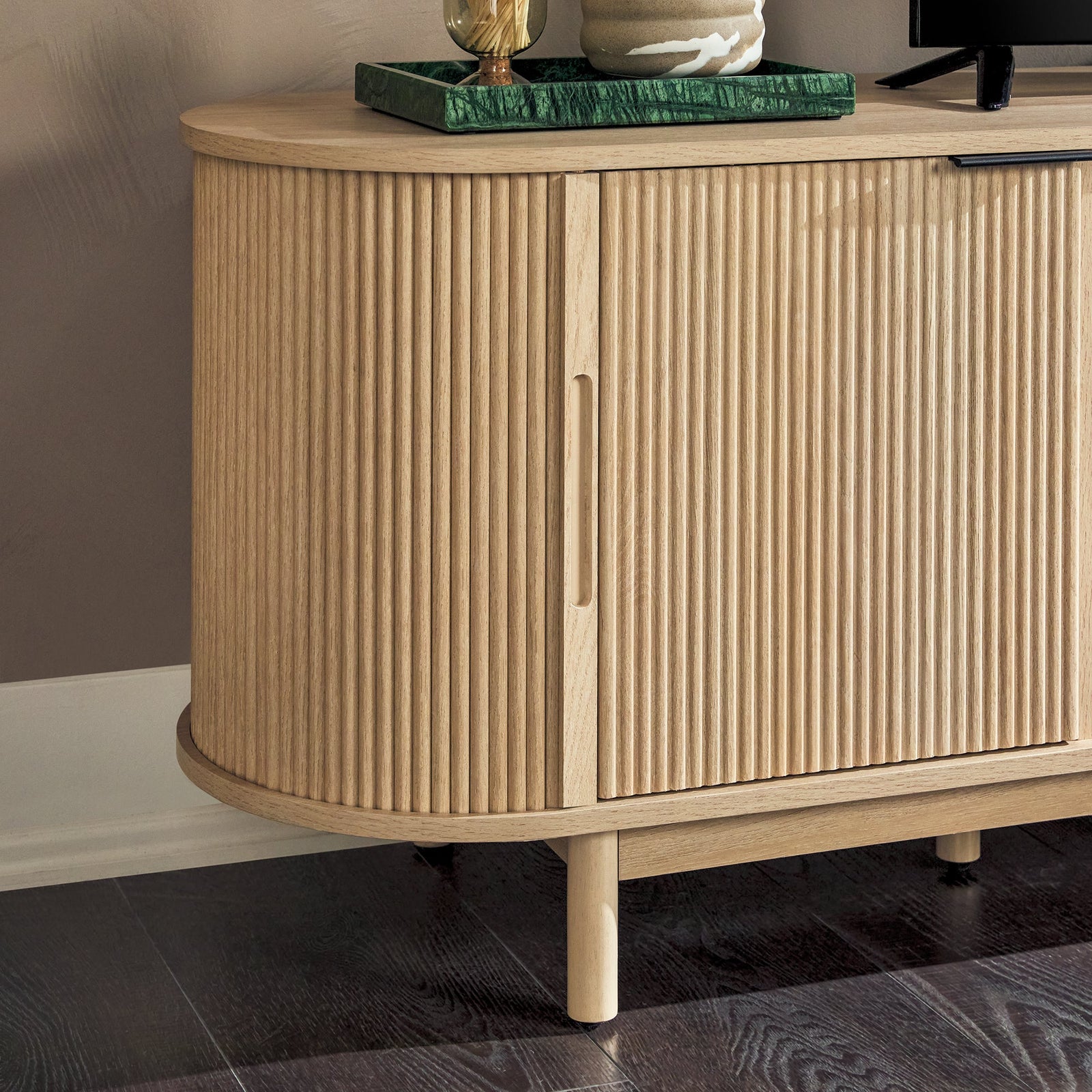 Mueble de TV moderno con estructura de caña Chloe
