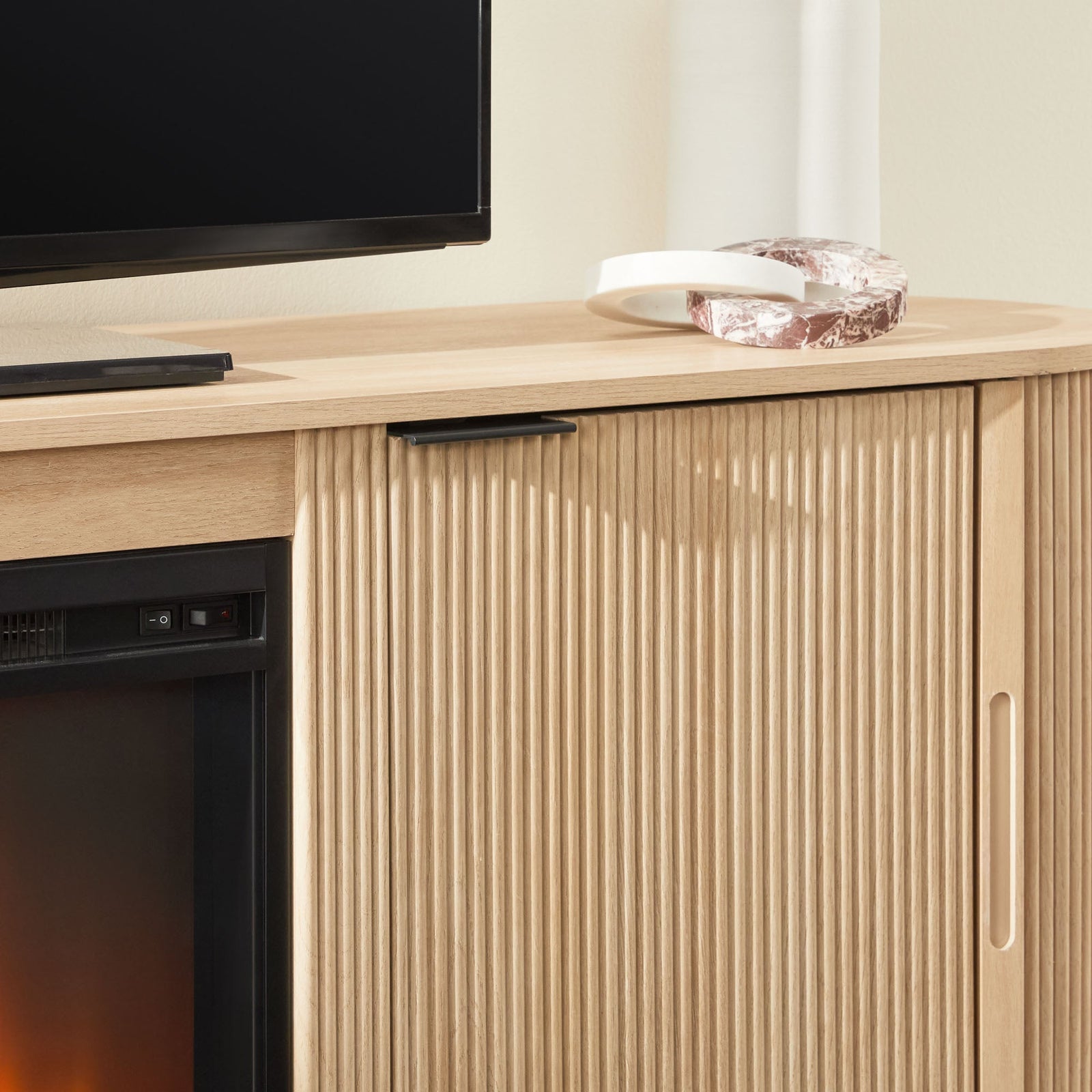 Mueble de TV con chimenea de caña escandinava moderna Chloe en 2 tamaños