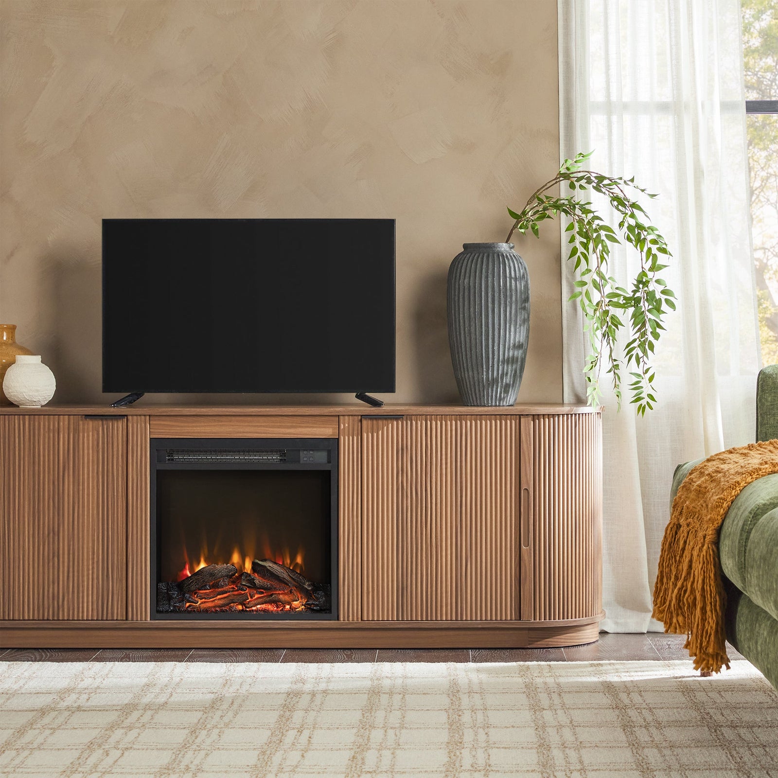 Mueble de TV con chimenea de caña escandinava moderna Chloe en 2 tamaños