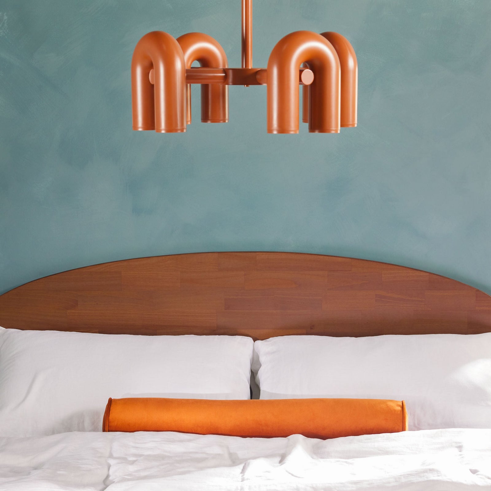 Cama Elias de madera maciza con cabecero arqueado